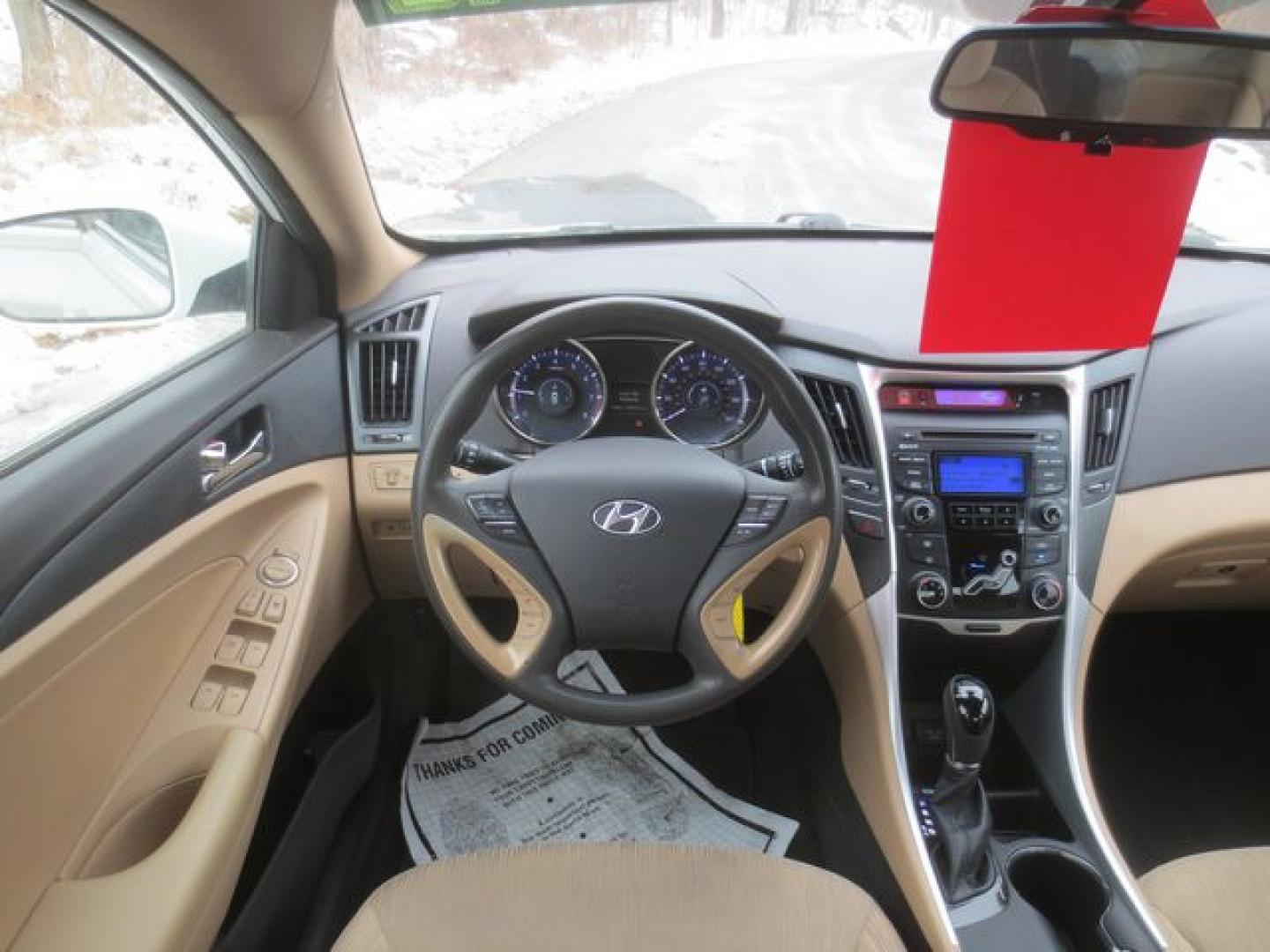 2012 White /Beige Hyundai Sonata GLS (5NPEB4AC5CH) with an 2.4L L4 DOHC 16V engine, Automatic transmission, located at 270 US Route 6, Mahopac, NY, 10541, (845) 621-0895, 41.349022, -73.755280 - Photo#8