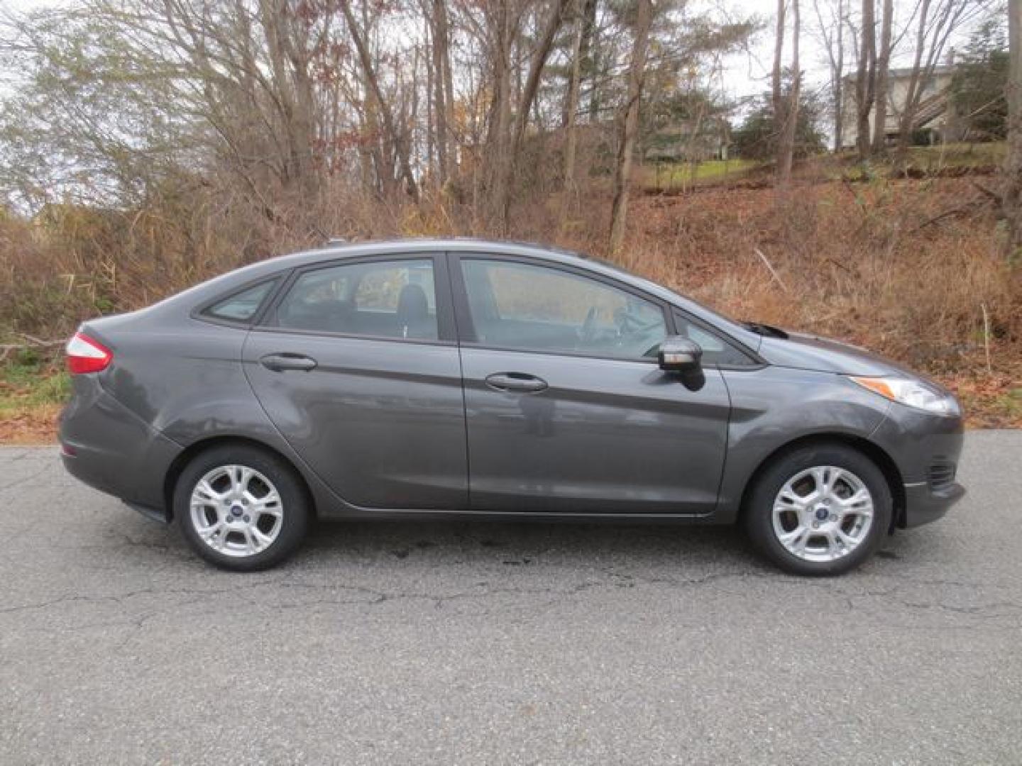 2016 Gray /Black Ford Fiesta SE (3FADP4BJ0GM) with an 1.6L L4 DOHC 16V engine, located at 270 US Route 6, Mahopac, NY, 10541, (845) 621-0895, 41.349022, -73.755280 - Photo#9