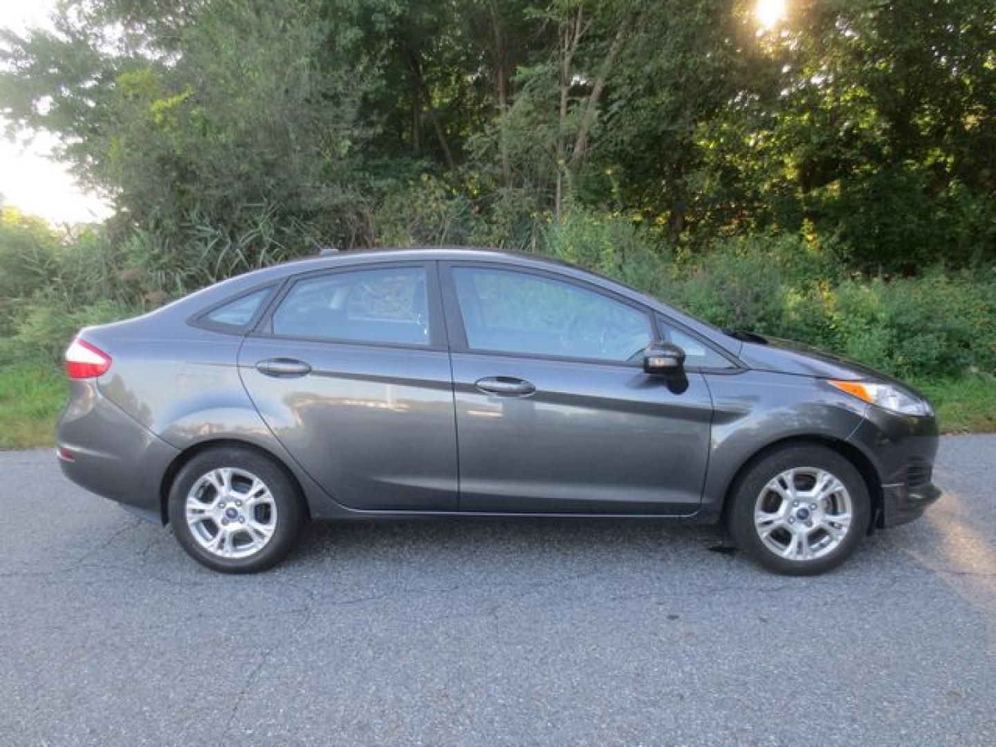 2016 Gray /Black Ford Fiesta SE (3FADP4BJ0GM) with an 1.6L L4 DOHC 16V engine, located at 270 US Route 6, Mahopac, NY, 10541, (845) 621-0895, 41.349022, -73.755280 - Photo#8