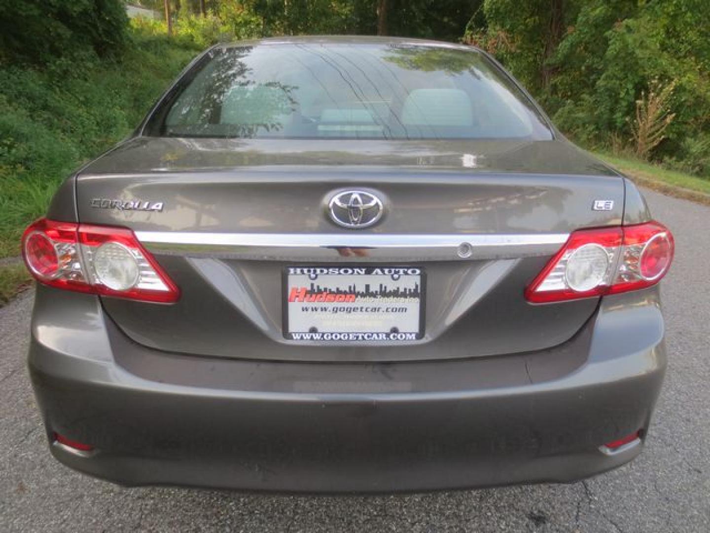 2013 Gray /Gray Toyota Corolla LE (2T1BU4EE7DC) with an 1.8L L4 DOHC 16V engine, Automatic transmission, located at 270 US Route 6, Mahopac, NY, 10541, (845) 621-0895, 41.349022, -73.755280 - Photo#5