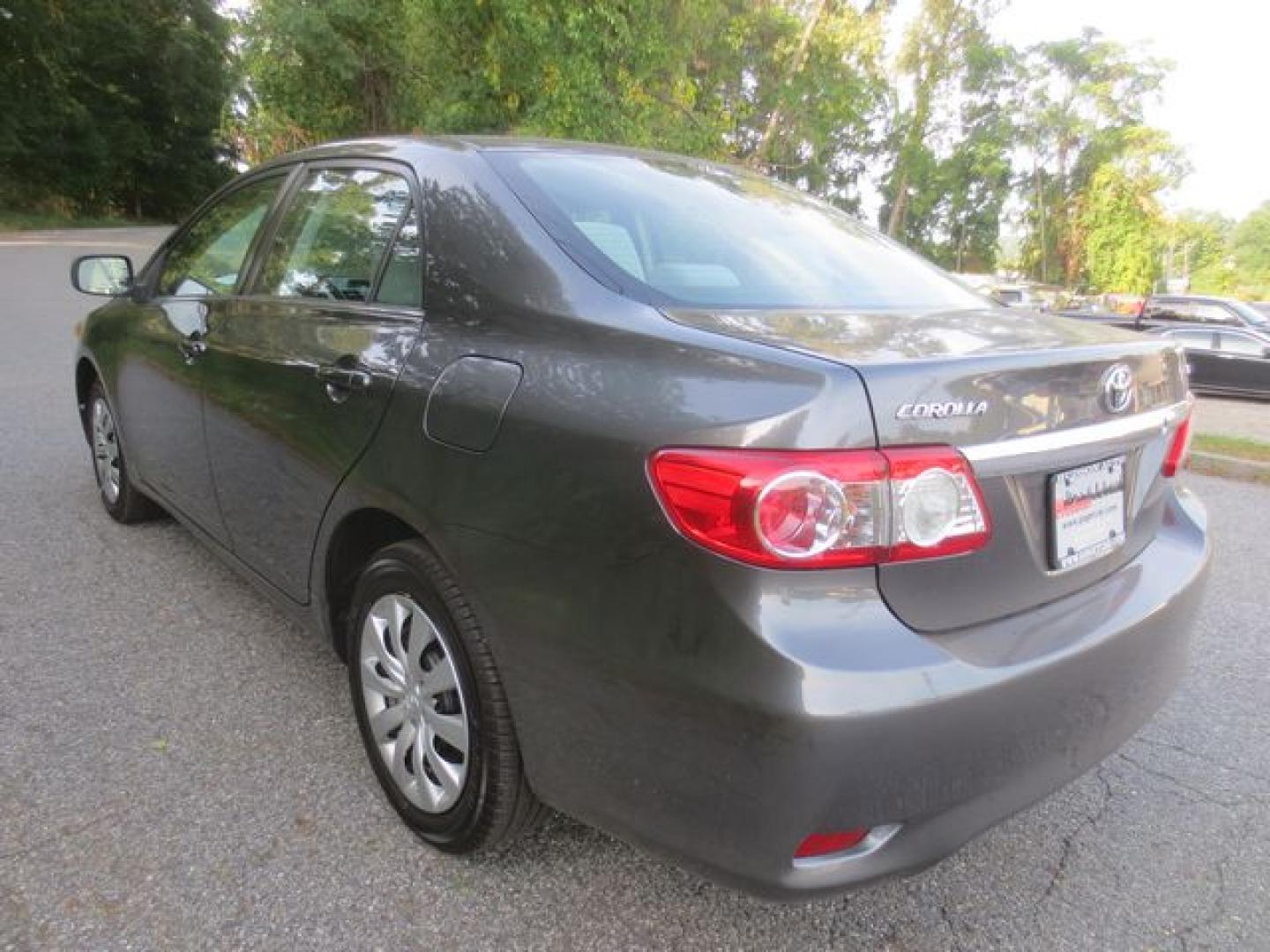 2013 Gray /Gray Toyota Corolla LE (2T1BU4EE7DC) with an 1.8L L4 DOHC 16V engine, Automatic transmission, located at 270 US Route 6, Mahopac, NY, 10541, (845) 621-0895, 41.349022, -73.755280 - Photo#4