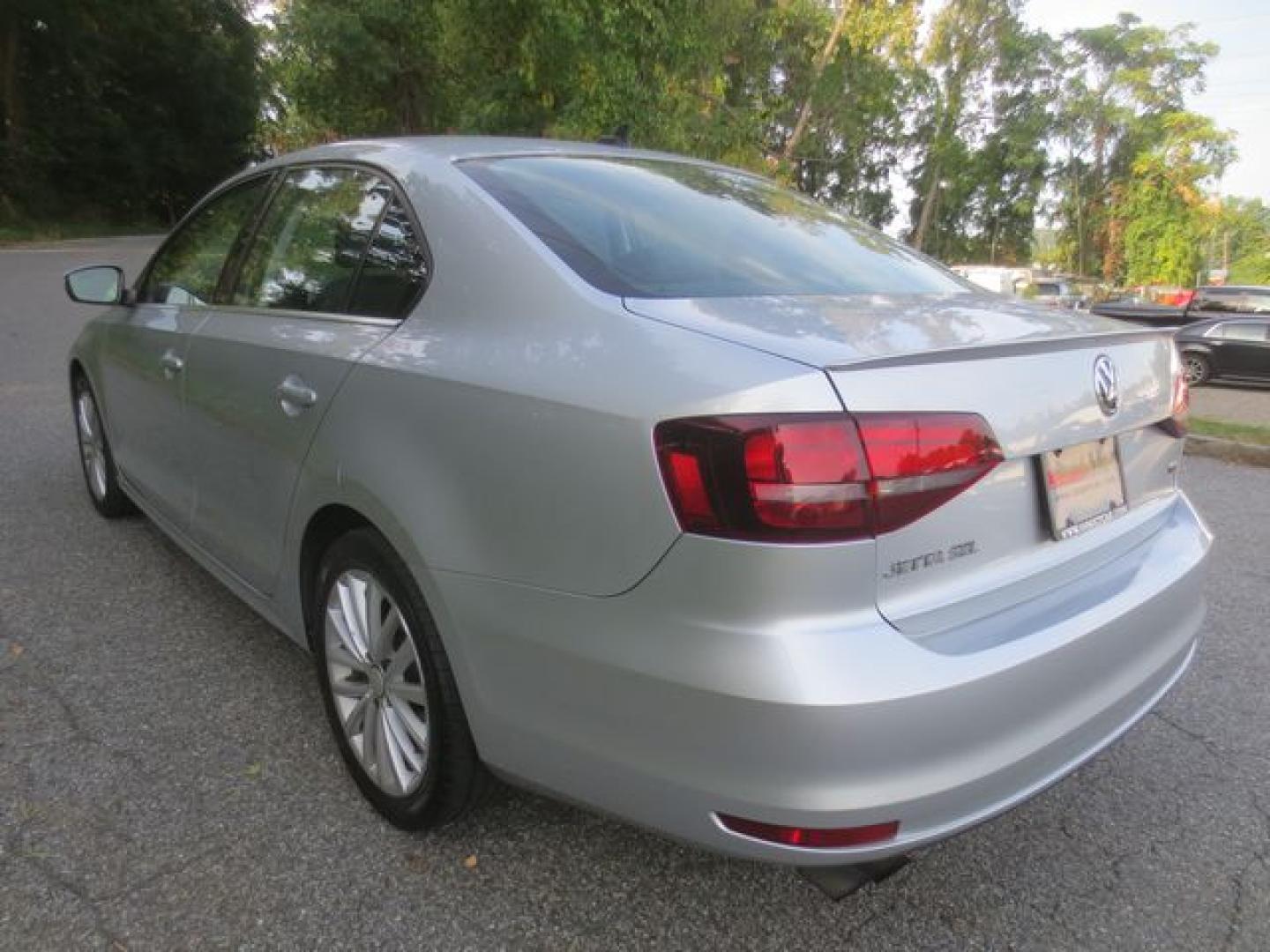 2016 Silver /Black Volkswagen Jetta SEL (3VWL17AJXGM) with an 1.8L L4 DOHC 20V engine, Automatic transmission, located at 270 US Route 6, Mahopac, NY, 10541, (845) 621-0895, 41.349022, -73.755280 - Photo#4