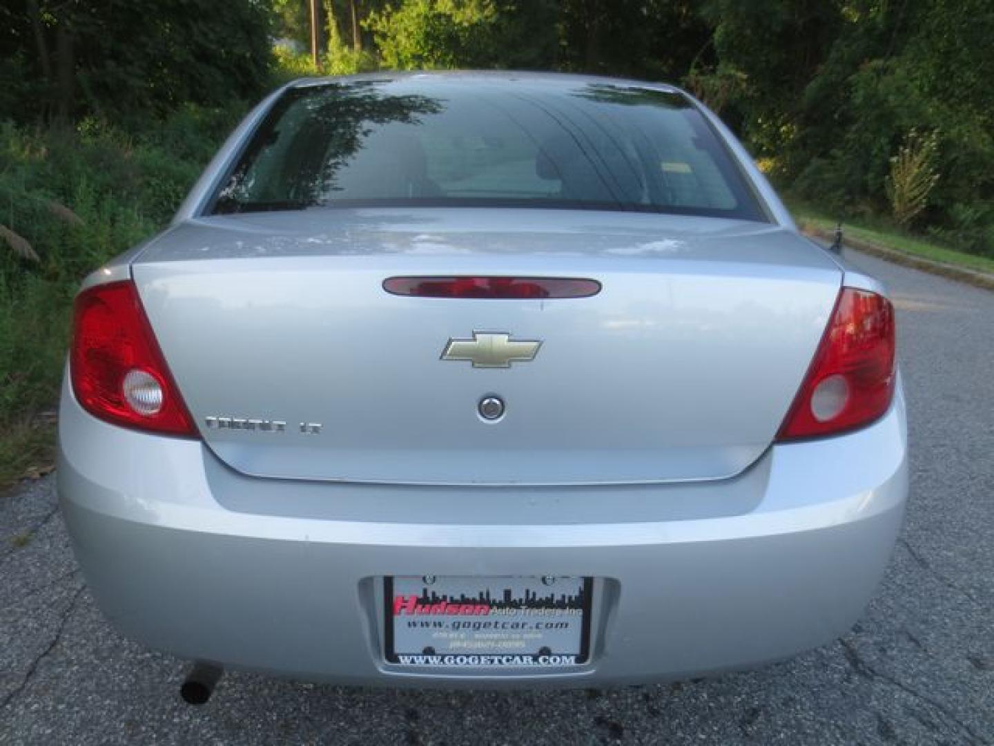 2010 Silver /Gray Chevrolet Cobalt LT1 Sedan (1G1AD5F51A7) with an 2.2L L4 DOHC 16V engine, 4-Speed Automatic transmission, located at 270 US Route 6, Mahopac, NY, 10541, (845) 621-0895, 41.349022, -73.755280 - Photo#5