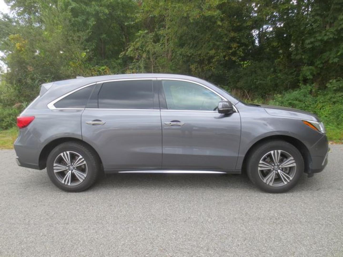 2018 Gray /Blacl Acura MDX SH (5J8YD4H36JL) with an 3.5L V6 SOHC 24V engine, Automatic transmission, located at 270 US Route 6, Mahopac, NY, 10541, (845) 621-0895, 41.349022, -73.755280 - Photo#11