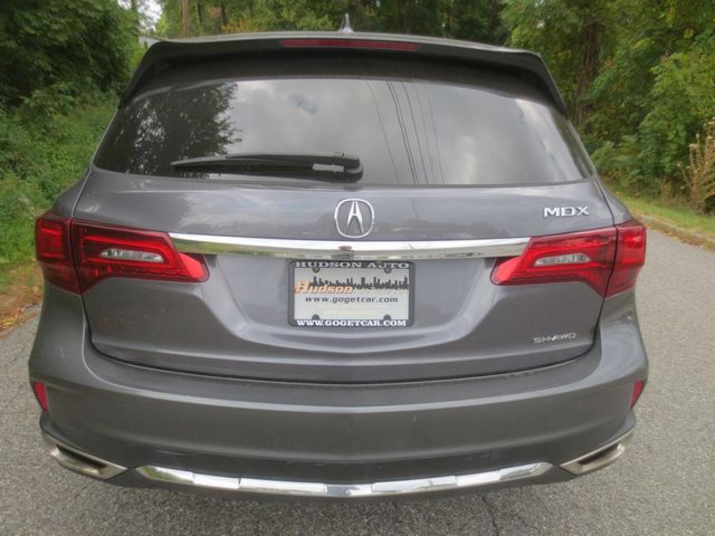 2018 Gray /Blacl Acura MDX SH (5J8YD4H36JL) with an 3.5L V6 SOHC 24V engine, Automatic transmission, located at 270 US Route 6, Mahopac, NY, 10541, (845) 621-0895, 41.349022, -73.755280 - Photo#5