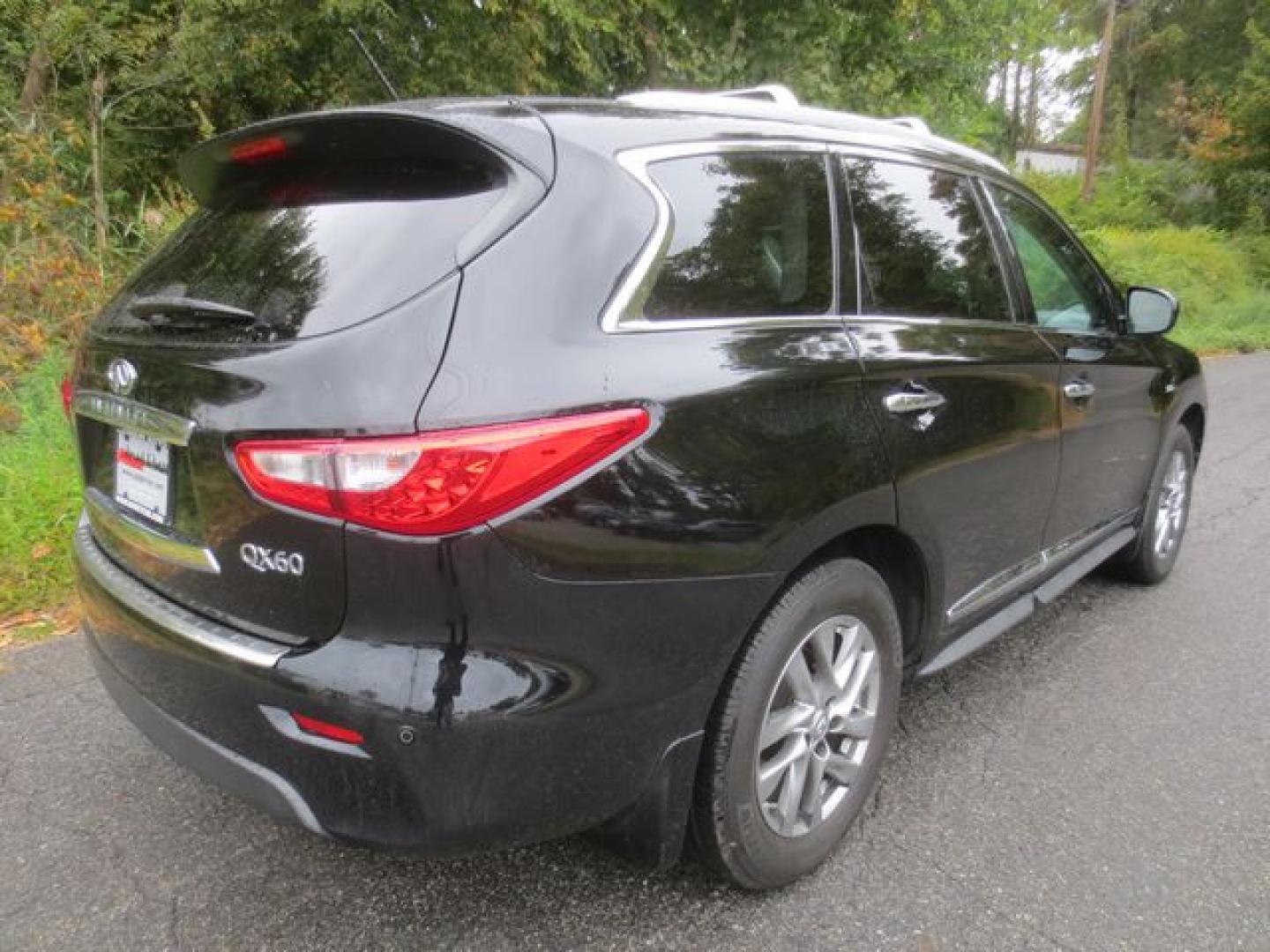 2014 Black /Black Infiniti JX Base AWD (5N1AL0MM0EC) with an 3.5L V6 DOHC 24V engine, Continuously Variable Transmission transmission, located at 270 US Route 6, Mahopac, NY, 10541, (845) 621-0895, 41.349022, -73.755280 - Photo#3