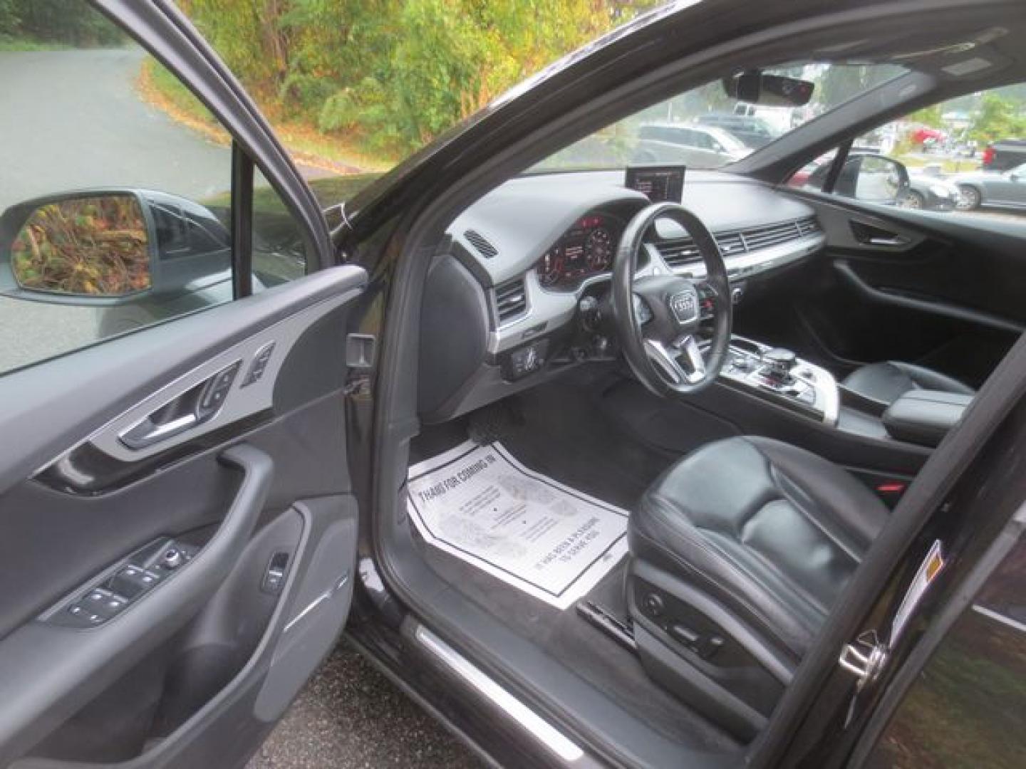 2019 Black /Black Audi Q7 2.0 Premium Plus (WA1LHAF71KD) with an 2.0L L4 DOHC 16V TURBO engine, Automatic 8 Speed transmission, located at 270 US Route 6, Mahopac, NY, 10541, (845) 621-0895, 41.349022, -73.755280 - Photo#6