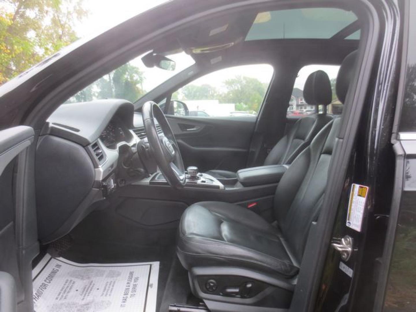 2019 Black /Black Audi Q7 2.0 Premium Plus (WA1LHAF71KD) with an 2.0L L4 DOHC 16V TURBO engine, Automatic 8 Speed transmission, located at 270 US Route 6, Mahopac, NY, 10541, (845) 621-0895, 41.349022, -73.755280 - Photo#7