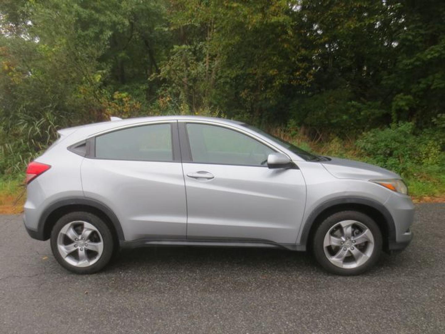 2018 Gray /Gray Honda HR-V LX (3CZRU6H31JG) with an 1.8L L4 DOHC 16V engine, Automatic transmission, located at 270 US Route 6, Mahopac, NY, 10541, (845) 621-0895, 41.349022, -73.755280 - Photo#10