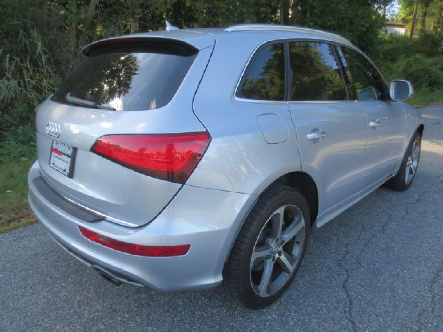 2015 Silver /Gray Audi Q5 3.0T Premium Plus S-Line (WA1DGAFP9FA) with an 3.0L V6 DOHC 24V SUPERCHARGED engine, 8-Speed Automatic transmission, located at 270 US Route 6, Mahopac, NY, 10541, (845) 621-0895, 41.349022, -73.755280 - Photo#3