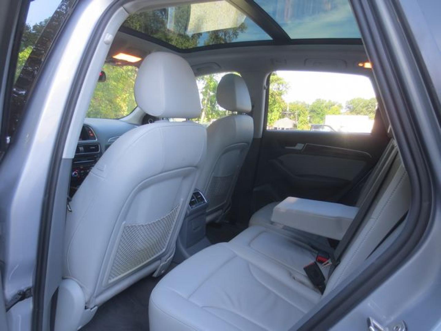 2015 Silver /Gray Audi Q5 3.0T Premium Plus S-Line (WA1DGAFP9FA) with an 3.0L V6 DOHC 24V SUPERCHARGED engine, 8-Speed Automatic transmission, located at 270 US Route 6, Mahopac, NY, 10541, (845) 621-0895, 41.349022, -73.755280 - Photo#9