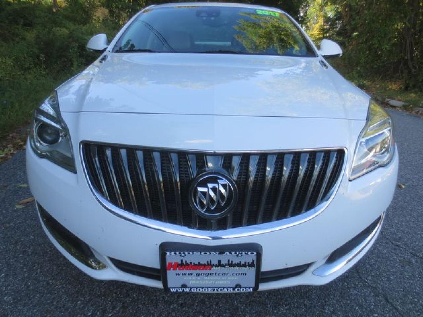 2017 Buick Regal Premium II (2G4GR5GX2H9) with an 2.0L L4 DOHC 16V TURBO engine, Auto transmission, located at 270 US Route 6, Mahopac, NY, 10541, (845) 621-0895, 41.349022, -73.755280 - Photo#2