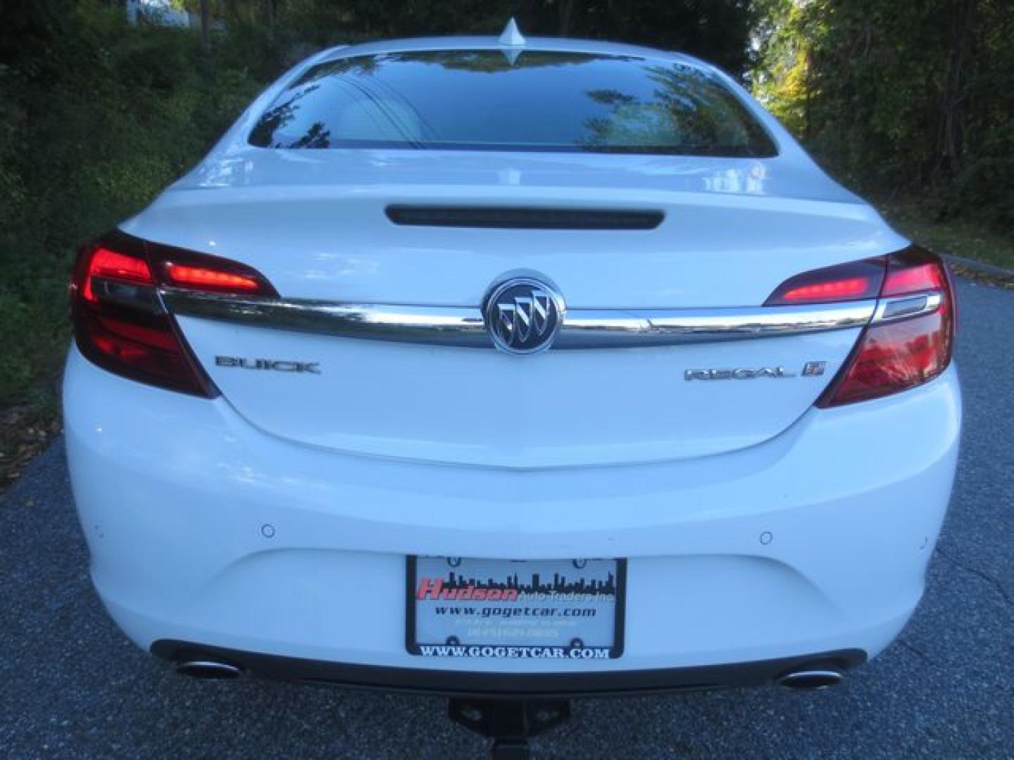 2017 Buick Regal Premium II (2G4GR5GX2H9) with an 2.0L L4 DOHC 16V TURBO engine, Auto transmission, located at 270 US Route 6, Mahopac, NY, 10541, (845) 621-0895, 41.349022, -73.755280 - Photo#5