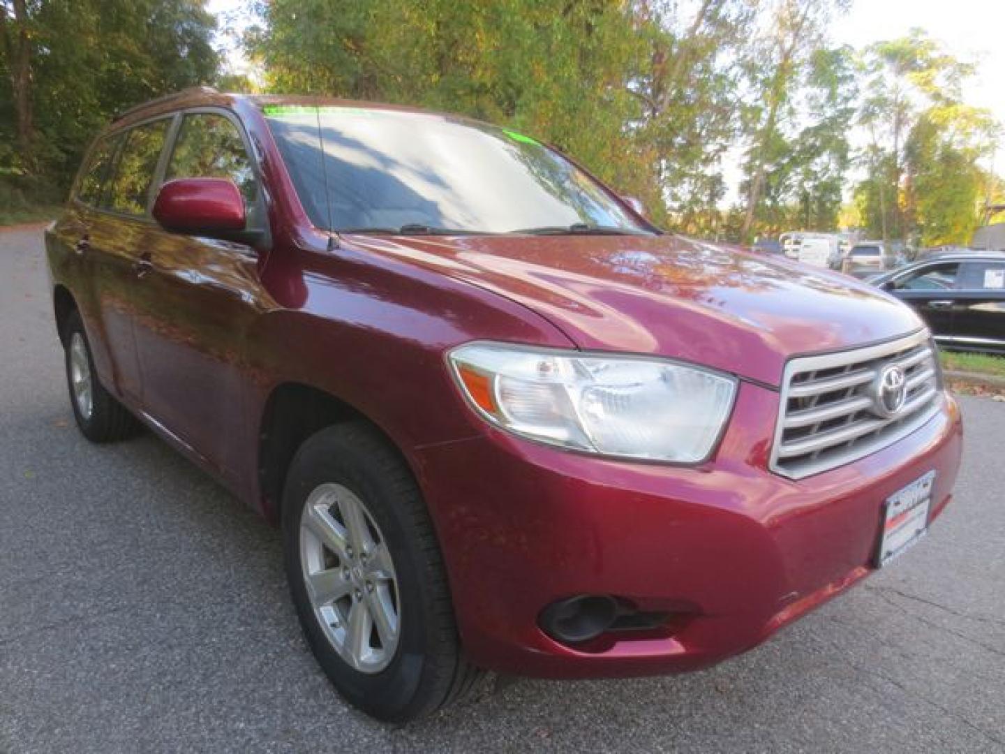 2008 Red /Gray Toyota Highlander Base (JTEDS41AX82) with an 3.5L V6 DOHC 24V engine, 5-Speed Automatic Overdrive transmission, located at 270 US Route 6, Mahopac, NY, 10541, (845) 621-0895, 41.349022, -73.755280 - Photo#1