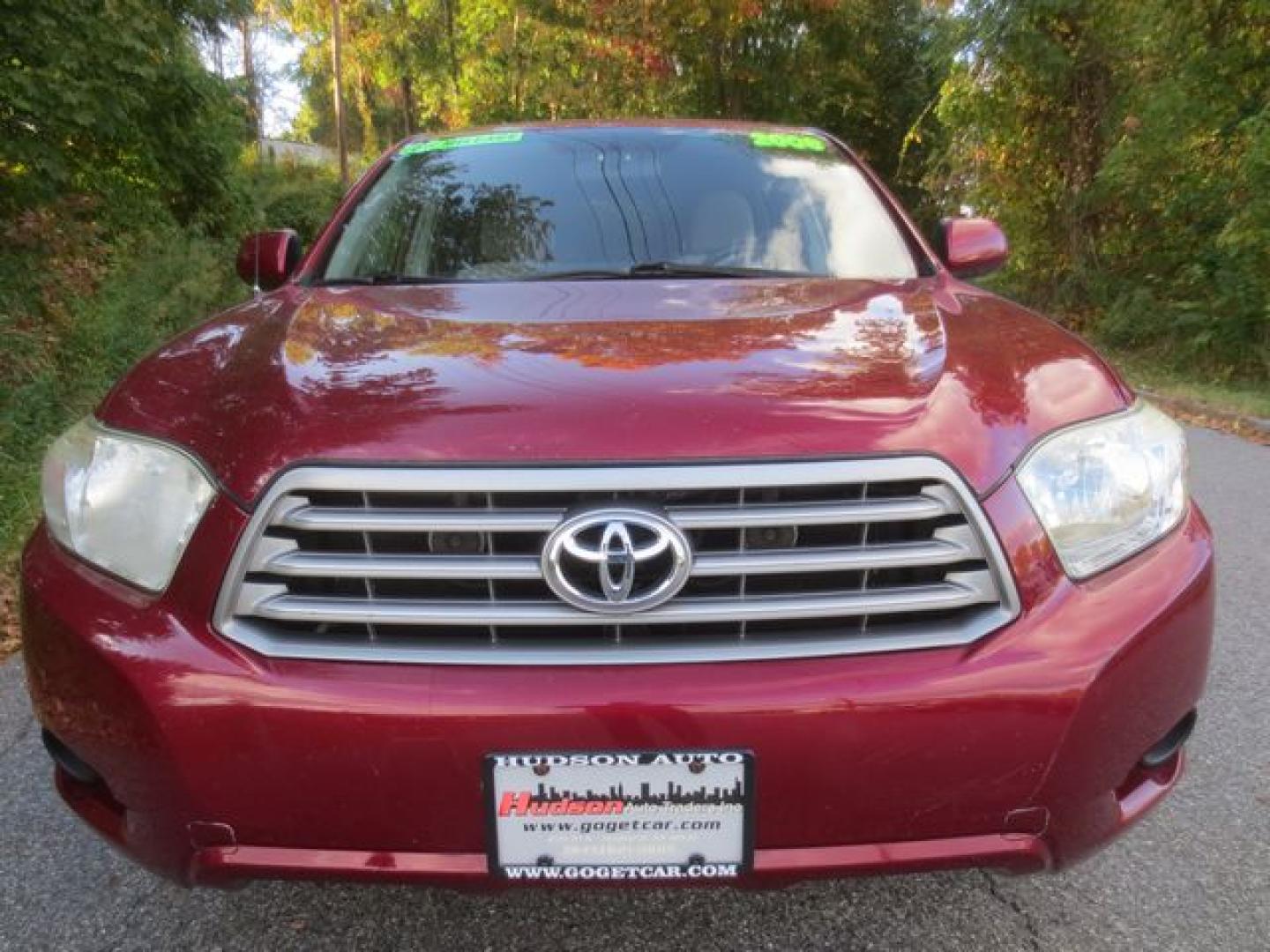 2008 Red /Gray Toyota Highlander Base (JTEDS41AX82) with an 3.5L V6 DOHC 24V engine, 5-Speed Automatic Overdrive transmission, located at 270 US Route 6, Mahopac, NY, 10541, (845) 621-0895, 41.349022, -73.755280 - Photo#2