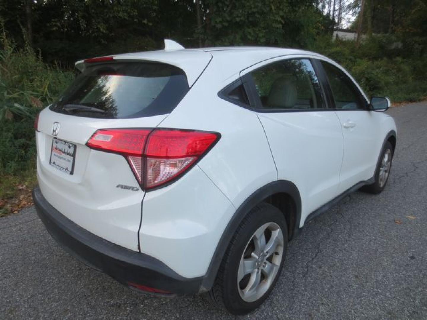 2016 White /Gray Honda HR-V LX (3CZRU6H36GM) with an 1.8L L4 DOHC 16V engine, 5-Speed Automatic transmission, located at 270 US Route 6, Mahopac, NY, 10541, (845) 621-0895, 41.349022, -73.755280 - Photo#3