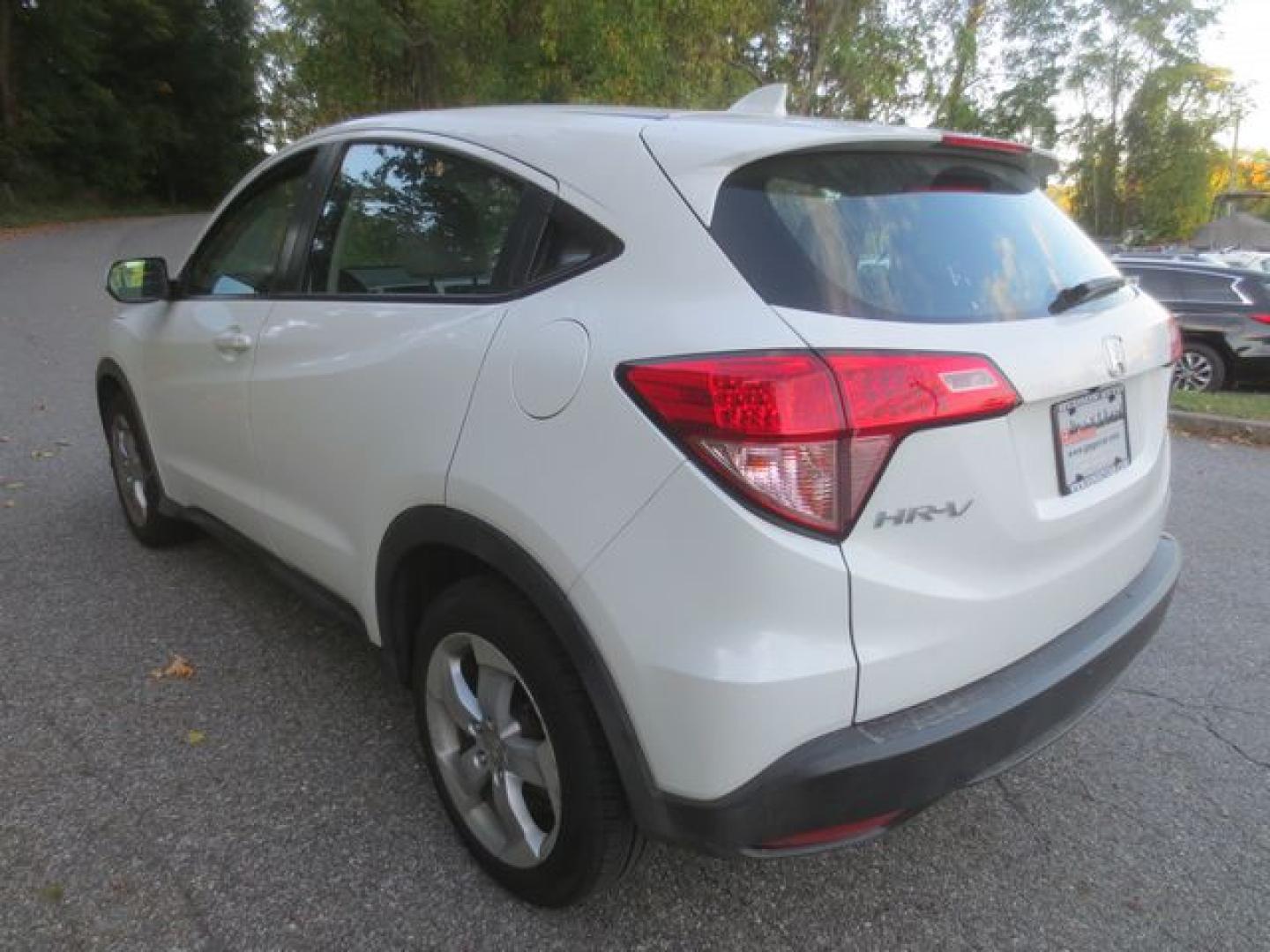 2016 White /Gray Honda HR-V LX (3CZRU6H36GM) with an 1.8L L4 DOHC 16V engine, 5-Speed Automatic transmission, located at 270 US Route 6, Mahopac, NY, 10541, (845) 621-0895, 41.349022, -73.755280 - Photo#4