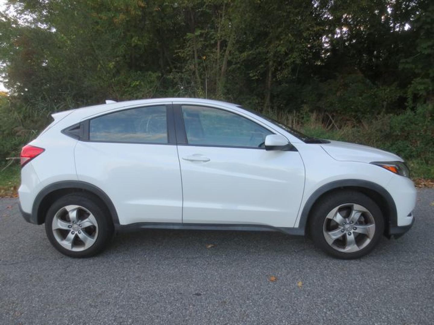 2016 White /Gray Honda HR-V LX (3CZRU6H36GM) with an 1.8L L4 DOHC 16V engine, 5-Speed Automatic transmission, located at 270 US Route 6, Mahopac, NY, 10541, (845) 621-0895, 41.349022, -73.755280 - Photo#10