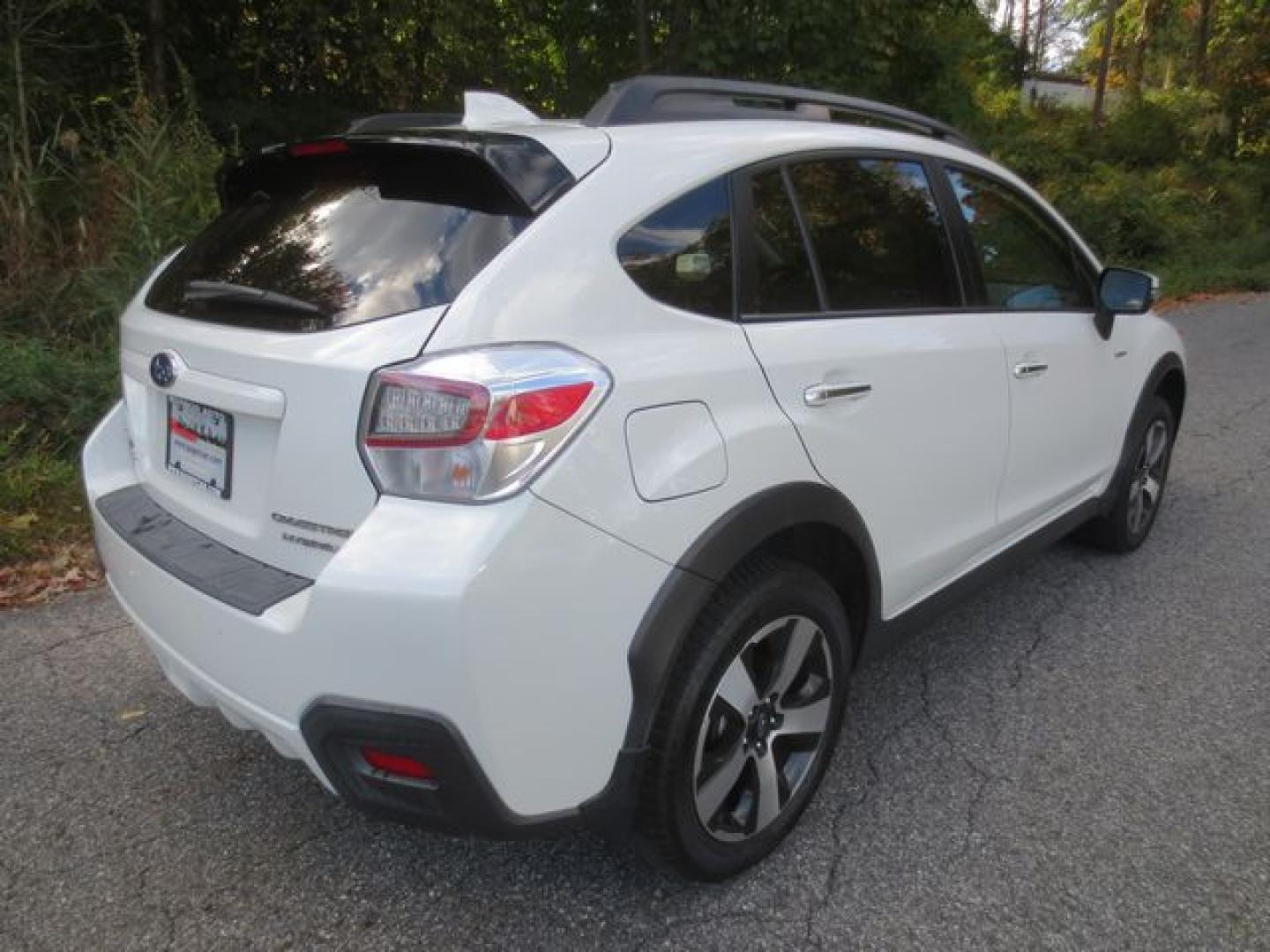 2016 White /Beige Subaru XV Crosstrek Hybrid Touring (JF2GPBLC7GH) with an 2.0L L4 DOHC 16V HYBRID engine, Automatic transmission, located at 270 US Route 6, Mahopac, NY, 10541, (845) 621-0895, 41.349022, -73.755280 - Photo#3