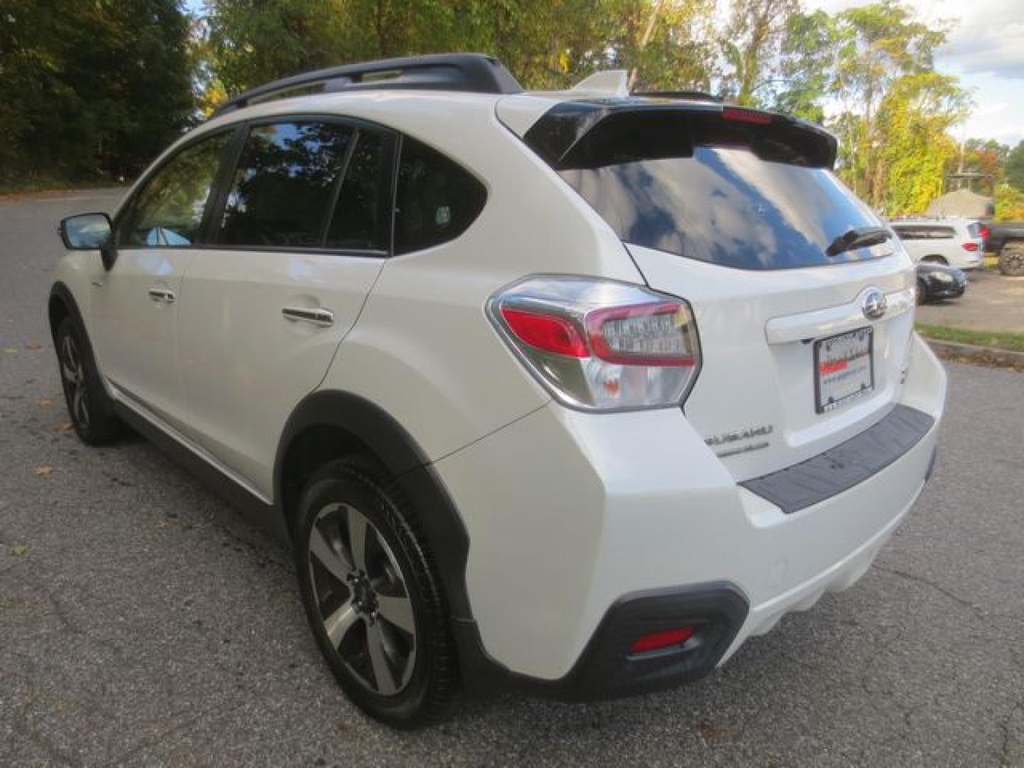 2016 White /Beige Subaru XV Crosstrek Hybrid Touring (JF2GPBLC7GH) with an 2.0L L4 DOHC 16V HYBRID engine, Automatic transmission, located at 270 US Route 6, Mahopac, NY, 10541, (845) 621-0895, 41.349022, -73.755280 - Photo#4