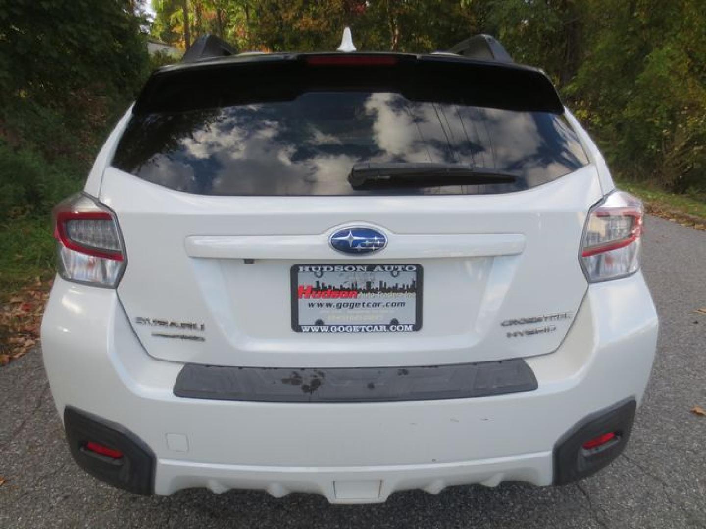 2016 White /Beige Subaru XV Crosstrek Hybrid Touring (JF2GPBLC7GH) with an 2.0L L4 DOHC 16V HYBRID engine, Automatic transmission, located at 270 US Route 6, Mahopac, NY, 10541, (845) 621-0895, 41.349022, -73.755280 - Photo#5