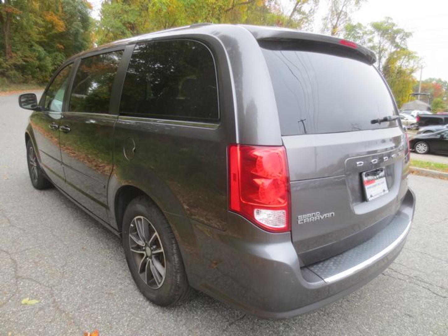 2017 Gray /Gray Dodge Grand Caravan SXT (2C4RDGCG0HR) with an 3.6L V6 DOHC 24V engine, 6A transmission, located at 270 US Route 6, Mahopac, NY, 10541, (845) 621-0895, 41.349022, -73.755280 - Photo#4