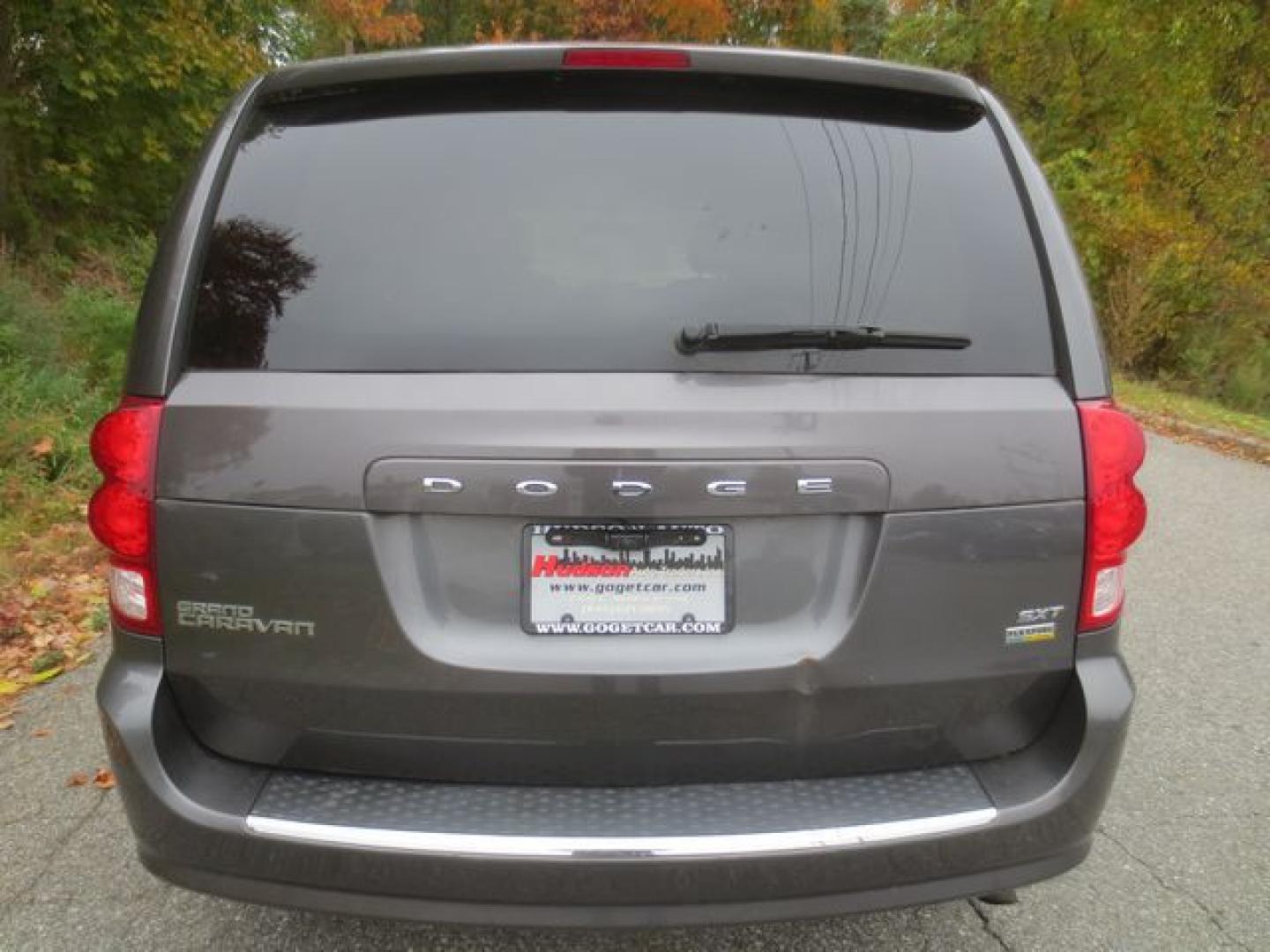 2017 Gray /Gray Dodge Grand Caravan SXT (2C4RDGCG0HR) with an 3.6L V6 DOHC 24V engine, 6A transmission, located at 270 US Route 6, Mahopac, NY, 10541, (845) 621-0895, 41.349022, -73.755280 - Photo#5