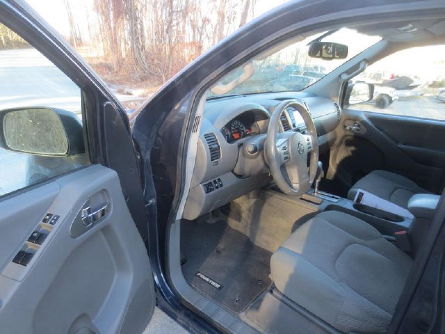 2016 Blue /Gray Nissan Frontier Crew Cab SE (1N6AD0EV9GN) with an 4.0L V6 DOHC 24V engine, 5A transmission, located at 270 US Route 6, Mahopac, NY, 10541, (845) 621-0895, 41.349022, -73.755280 - Photo#6