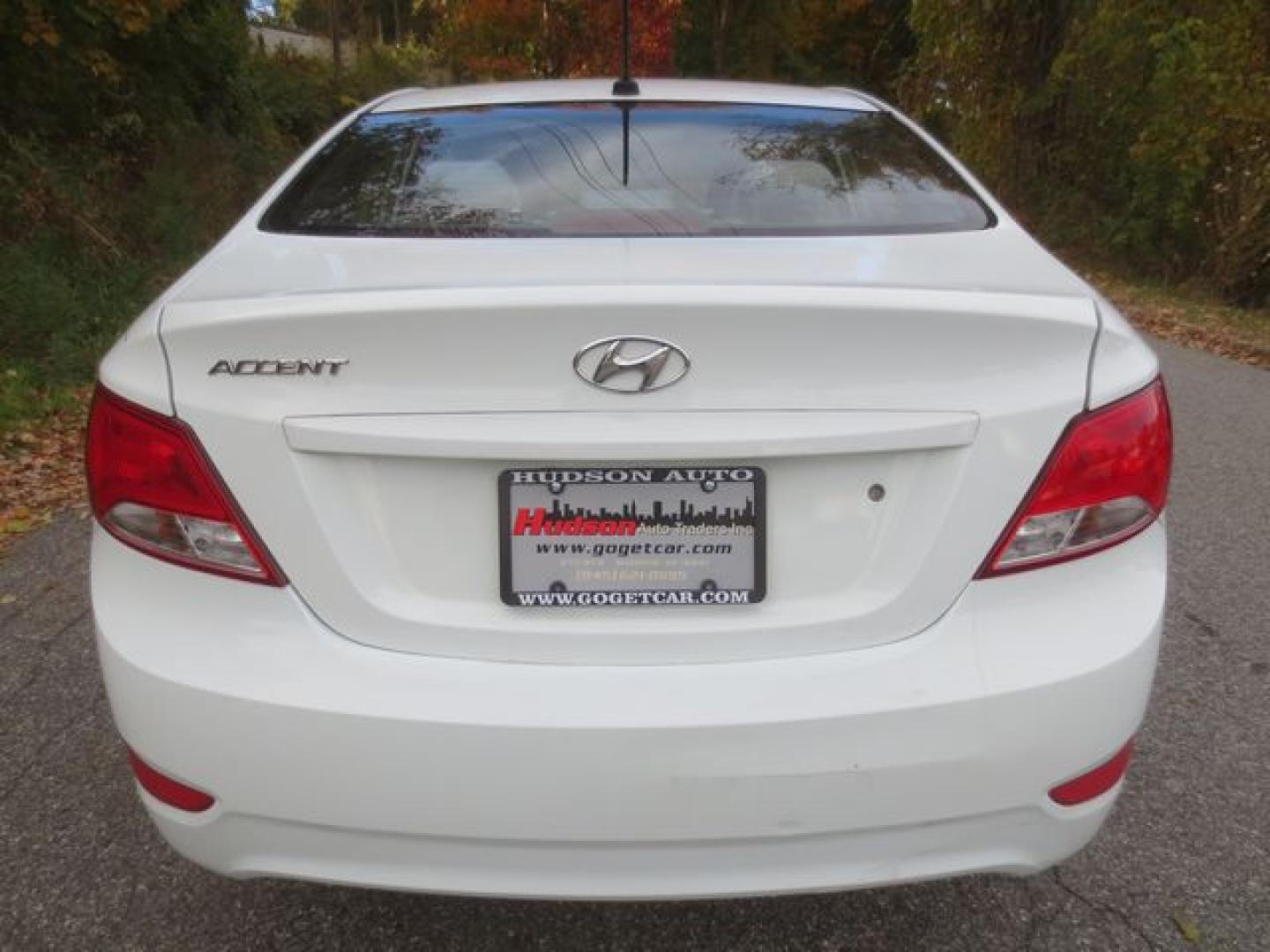 2016 White /Gray Hyundai Accent SE 4-Door 6A (KMHCT4AE7GU) with an 1.6L L4 DOHC 16V engine, 6-SPEED MANUAL transmission, located at 270 US Route 6, Mahopac, NY, 10541, (845) 621-0895, 41.349022, -73.755280 - Photo#5