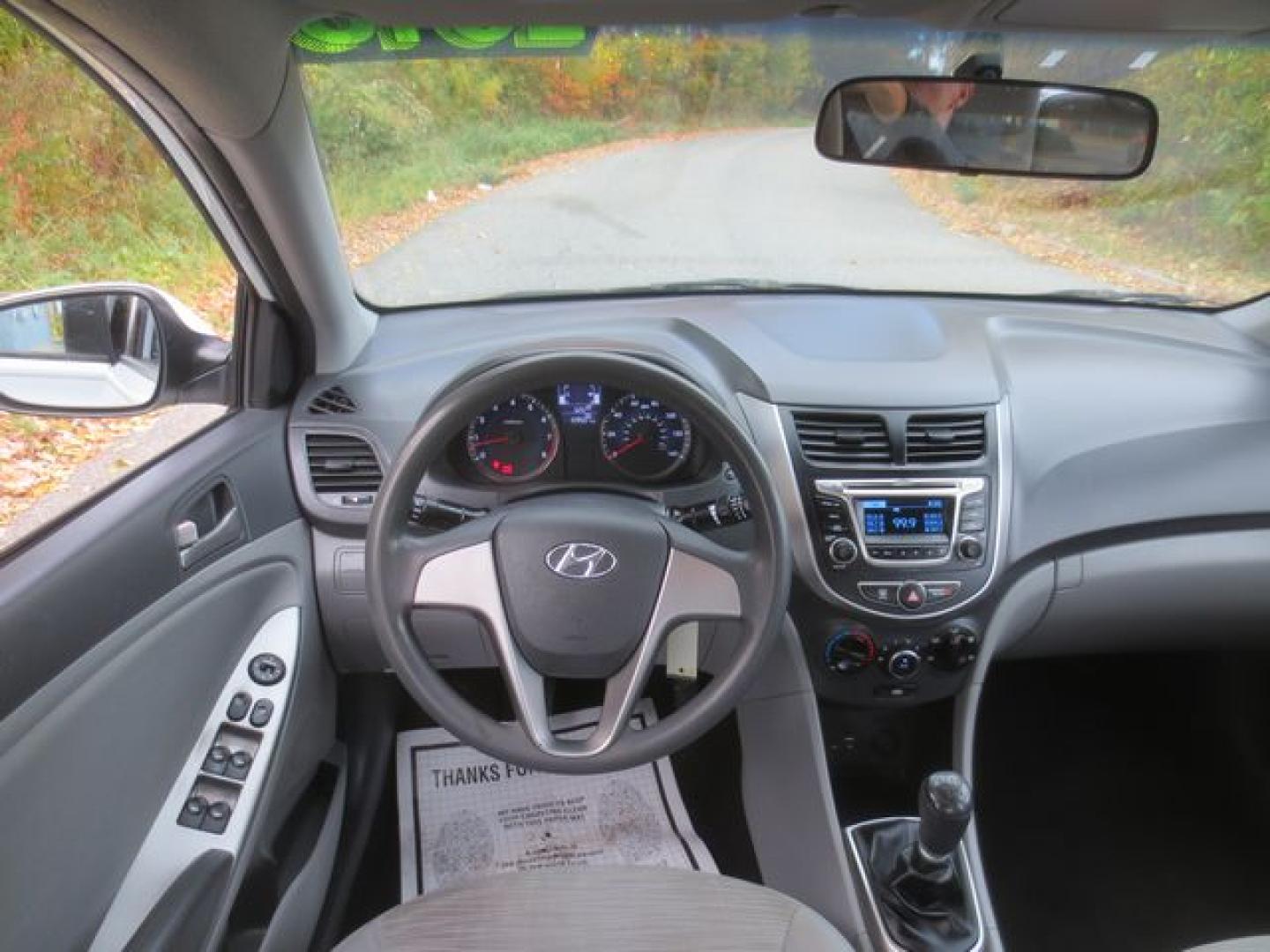 2016 White /Gray Hyundai Accent SE 4-Door 6A (KMHCT4AE7GU) with an 1.6L L4 DOHC 16V engine, 6-SPEED MANUAL transmission, located at 270 US Route 6, Mahopac, NY, 10541, (845) 621-0895, 41.349022, -73.755280 - Photo#8