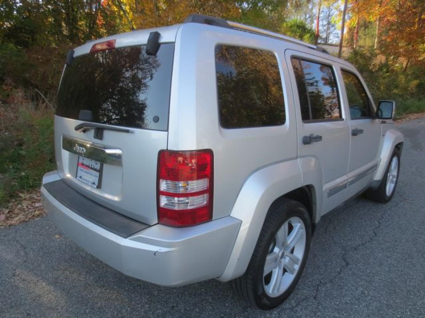 2011 Silver /Gray Jeep Liberty Sport JET (1J4PN2GK4BW) with an 3.7L V6 SOHC 12V engine, 4-Speed Automatic transmission, located at 270 US Route 6, Mahopac, NY, 10541, (845) 621-0895, 41.349022, -73.755280 - Photo#3