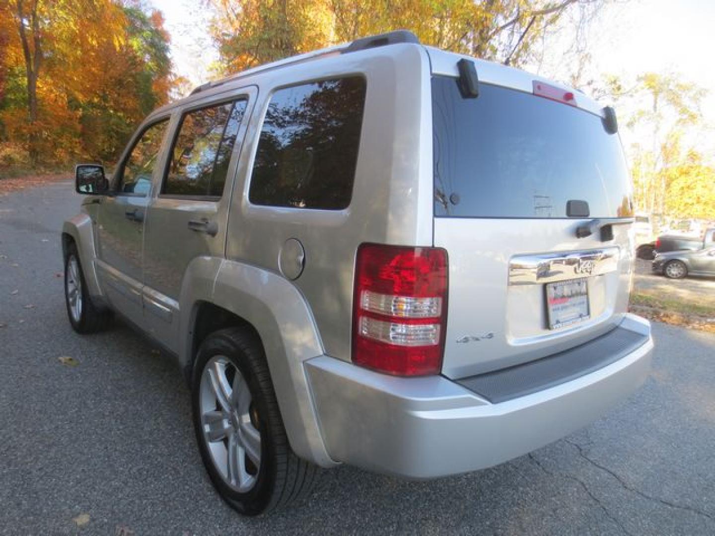 2011 Silver /Gray Jeep Liberty Sport JET (1J4PN2GK4BW) with an 3.7L V6 SOHC 12V engine, 4-Speed Automatic transmission, located at 270 US Route 6, Mahopac, NY, 10541, (845) 621-0895, 41.349022, -73.755280 - Photo#4