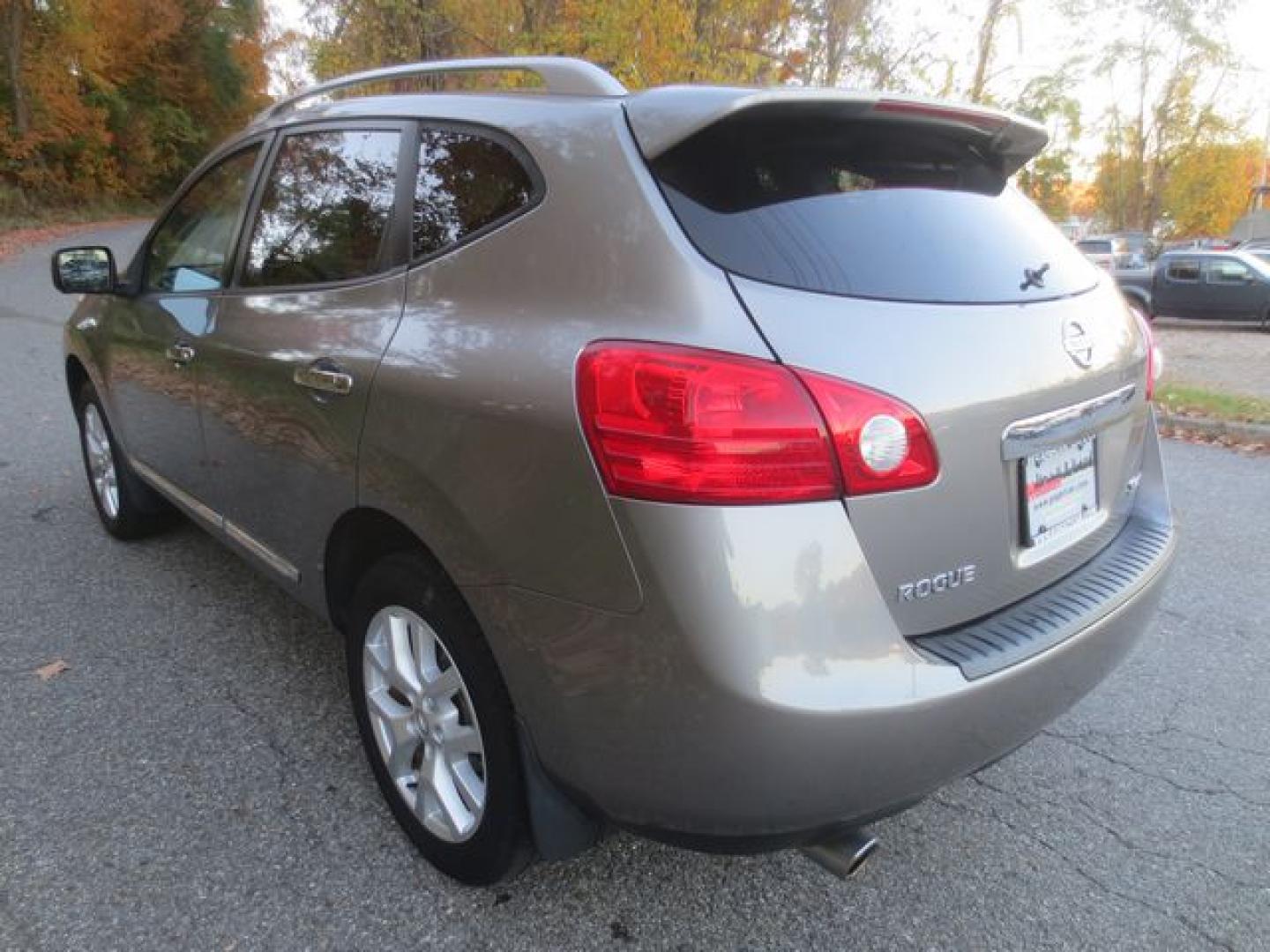 2012 Gray /Gray Nissan Rogue SL (JN8AS5MVXCW) with an 2.5L L4 DOHC 16V engine, Automatic transmission, located at 270 US Route 6, Mahopac, NY, 10541, (845) 621-0895, 41.349022, -73.755280 - Photo#4