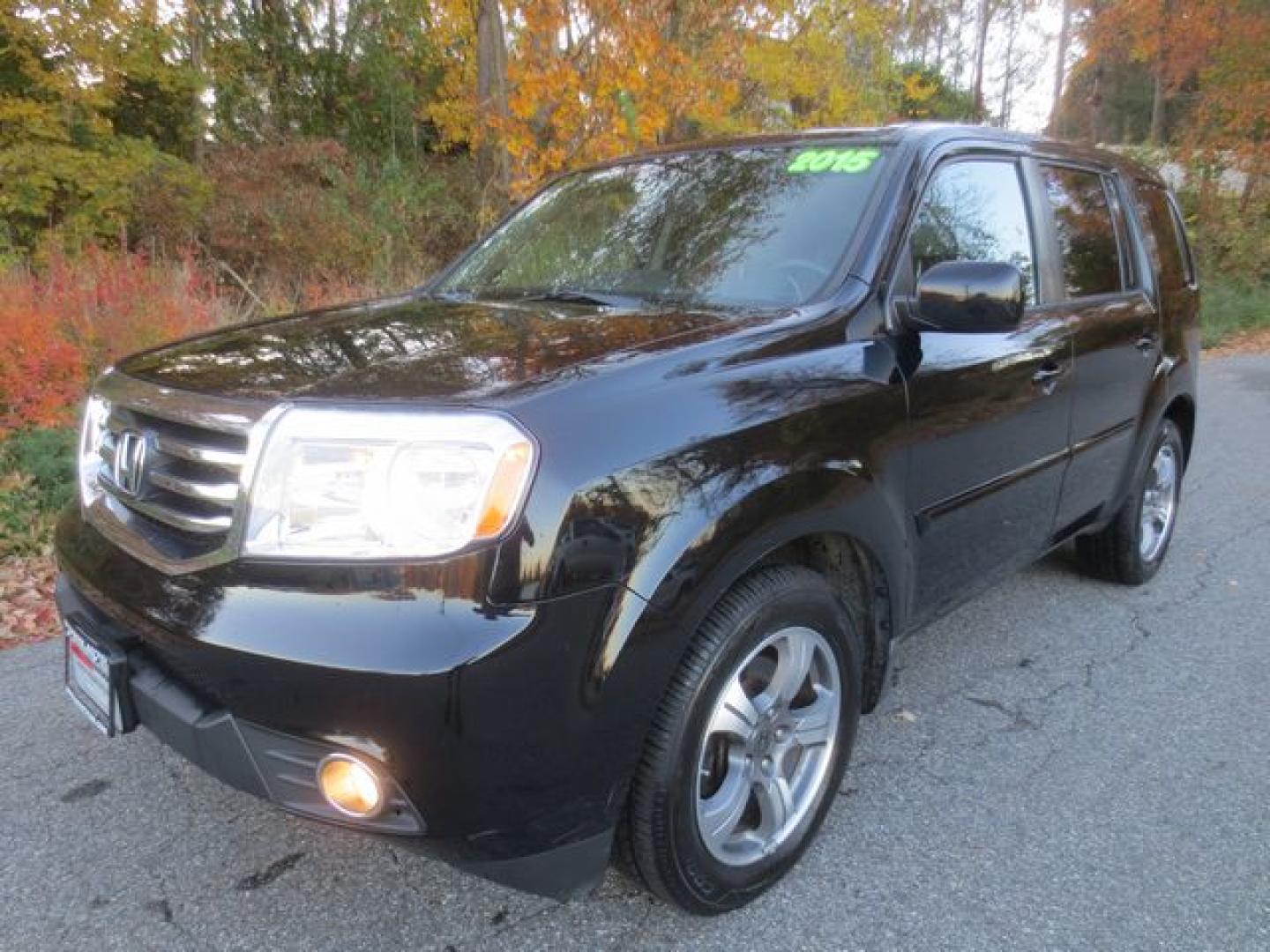 2015 Black /Gray Honda Pilot SE 4WD (5FNYF4H38FB) with an 3.5L V6 SOHC 24V engine, 5-Speed Automatic transmission, located at 270 US Route 6, Mahopac, NY, 10541, (845) 621-0895, 41.349022, -73.755280 - Photo#0