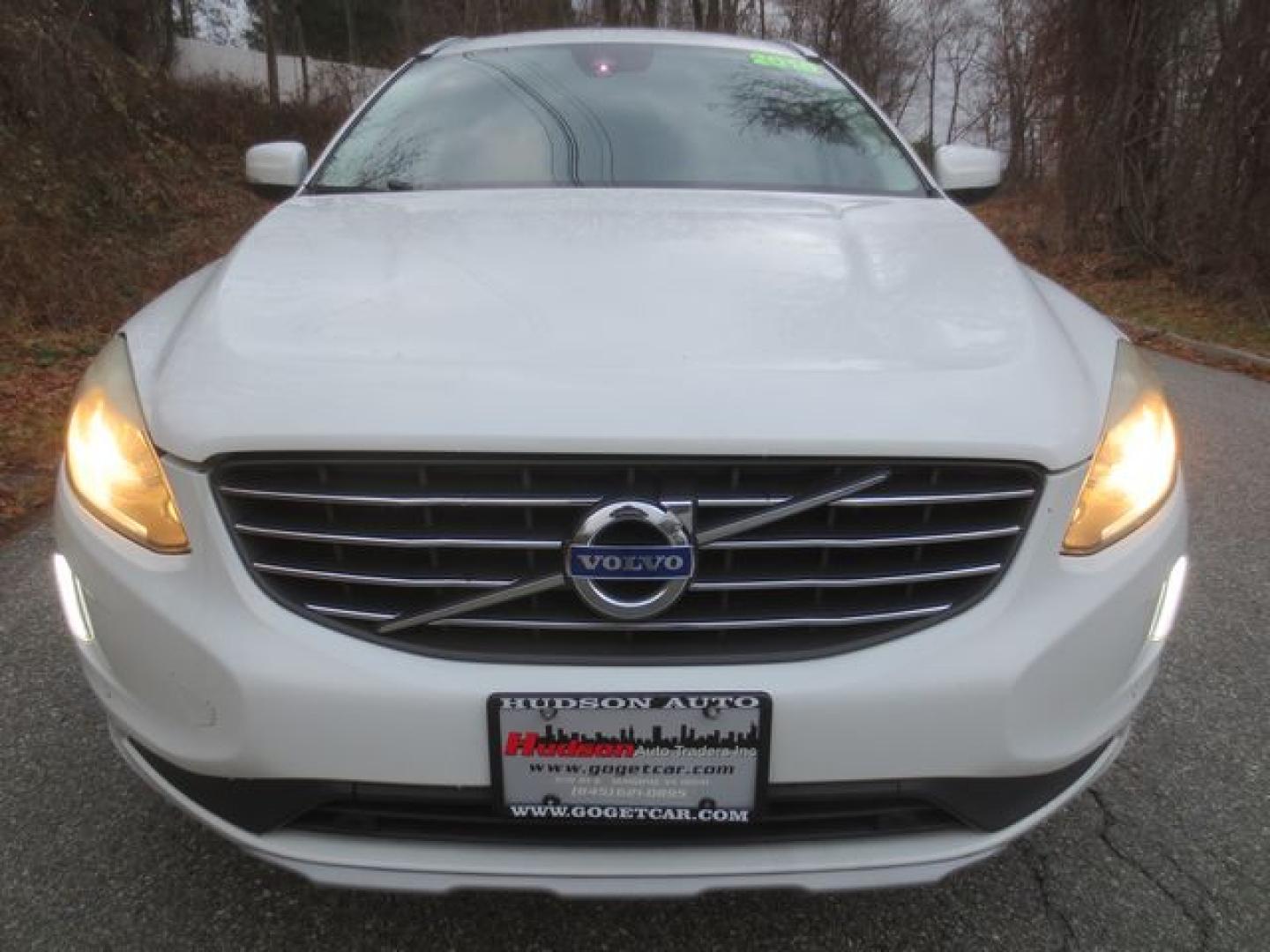 2016 White /Tan Volvo XC60 T6 Drive-E Premier AWD (YV449MRK4G2) with an 2.0L L4 DOHC 16V TURBO engine, Automatic transmission, located at 270 US Route 6, Mahopac, NY, 10541, (845) 621-0895, 41.349022, -73.755280 - Photo#2