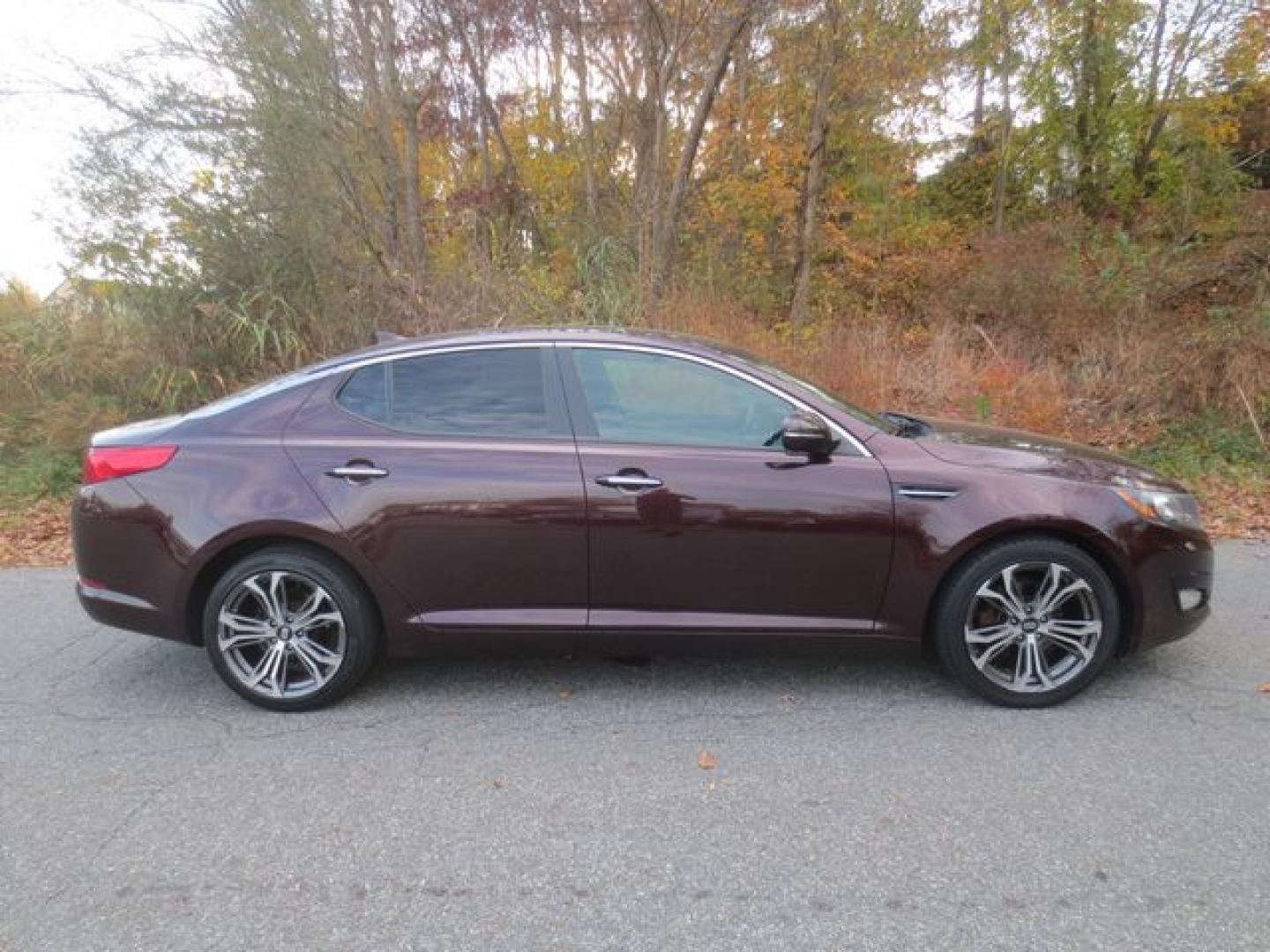 2013 Red /Beige Kia Optima LX (5XXGM4A74DG) with an 2.4L L4 DOHC 16V engine, Automatic transmission, located at 270 US Route 6, Mahopac, NY, 10541, (845) 621-0895, 41.349022, -73.755280 - Photo#9