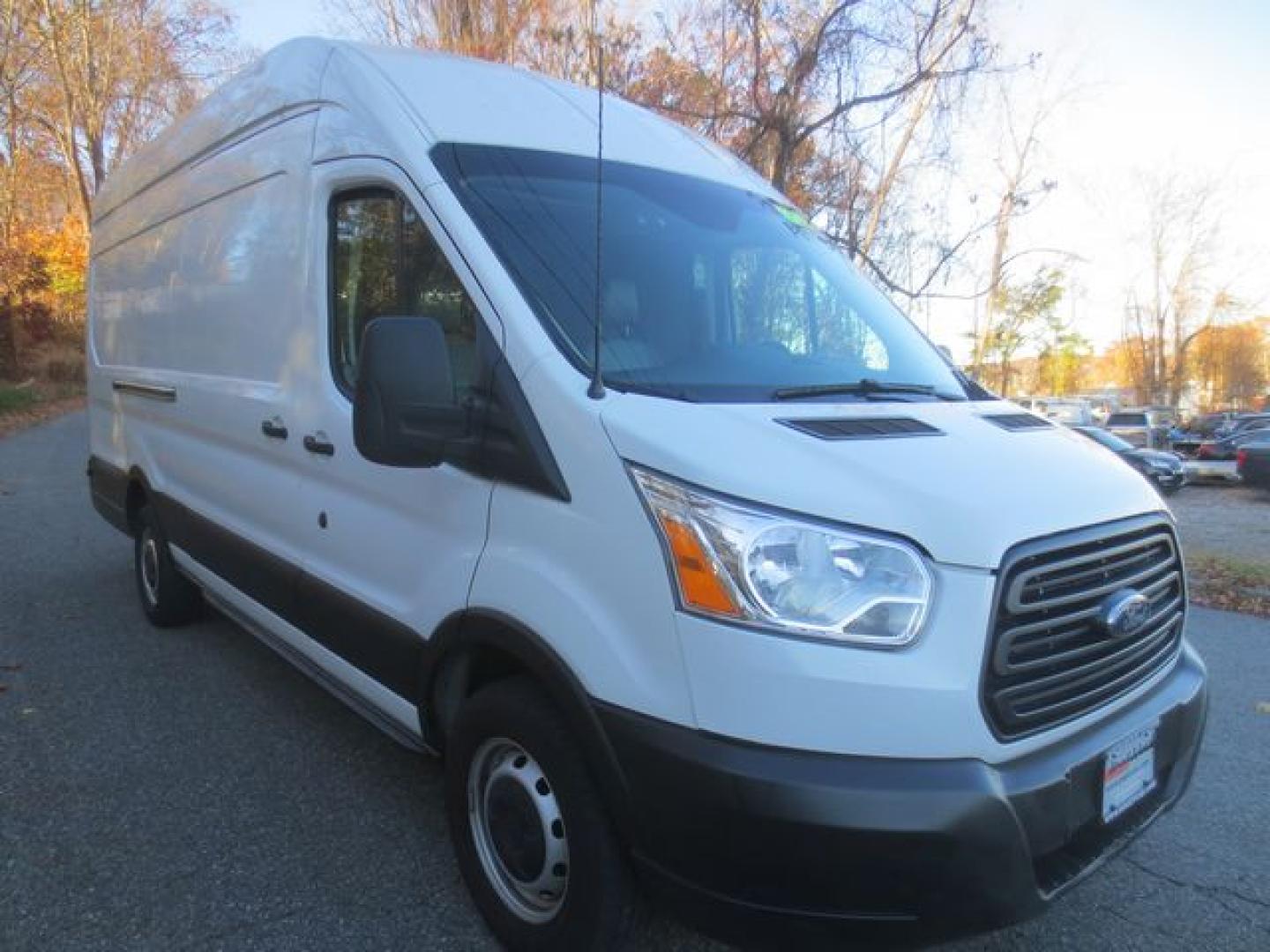 2019 White /Gray Ford Transit 250 Van High Roof w/Sliding Pass. 148-in. WB (1FTYR3XG4KK) with an 3.5L V6 DOHC 24V engine, 6A transmission, located at 270 US Route 6, Mahopac, NY, 10541, (845) 621-0895, 41.349022, -73.755280 - Photo#1