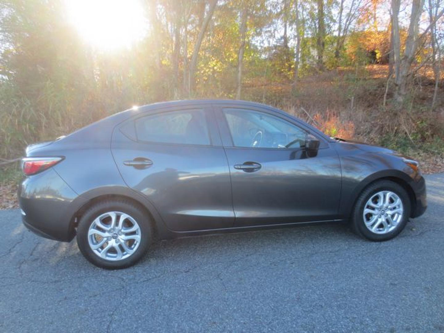 2018 Gray /Black Toyota Yaris iA 6A (3MYDLBYV5JY) with an 1.5L L4 DOHC 16V engine, Automatic transmission, located at 270 US Route 6, Mahopac, NY, 10541, (845) 621-0895, 41.349022, -73.755280 - Photo#10