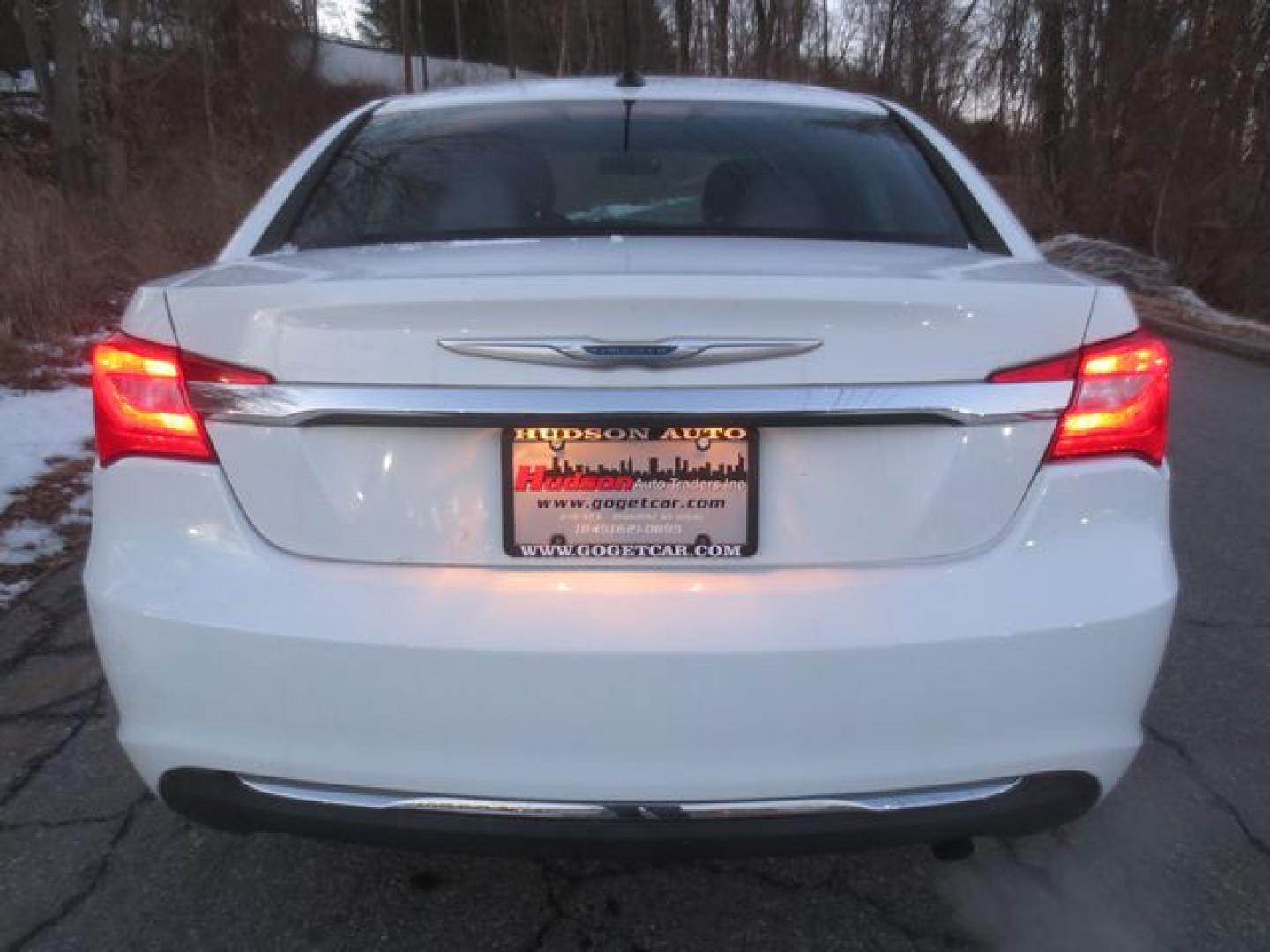 2012 White /Black Chrysler 200 Touring (1C3CCBBB6CN) with an 2.4L L4 DOHC 16V engine, 6-Speed Automatic transmission, located at 270 US Route 6, Mahopac, NY, 10541, (845) 621-0895, 41.349022, -73.755280 - Photo#5