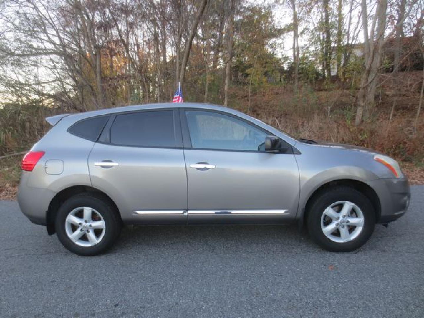 2012 Gray /Black Nissan Rogue S (JN8AS5MV1CW) with an 2.5L L4 DOHC 16V engine, Automatic transmission, located at 270 US Route 6, Mahopac, NY, 10541, (845) 621-0895, 41.349022, -73.755280 - Photo#10