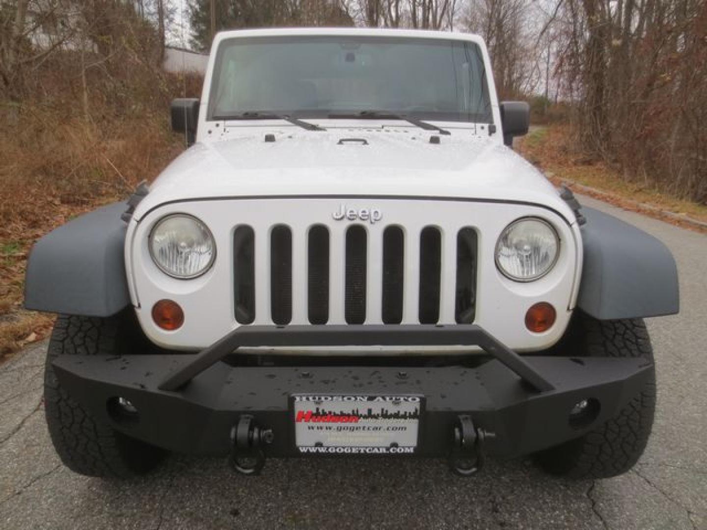 2013 White /Black Jeep Wrangler Unlimited Sport 4WD (1C4BJWDG3DL) with an 3.6L V6 DOHC 24V FFV engine, 6 Speed Manual transmission, located at 270 US Route 6, Mahopac, NY, 10541, (845) 621-0895, 41.349022, -73.755280 - Photo#2