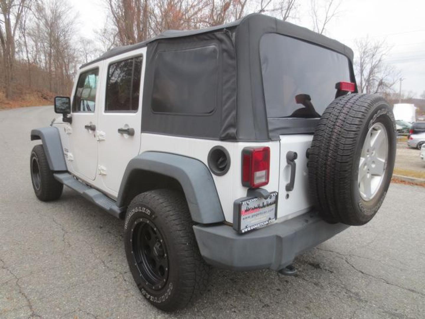 2013 White /Black Jeep Wrangler Unlimited Sport 4WD (1C4BJWDG3DL) with an 3.6L V6 DOHC 24V FFV engine, 6 Speed Manual transmission, located at 270 US Route 6, Mahopac, NY, 10541, (845) 621-0895, 41.349022, -73.755280 - Photo#4