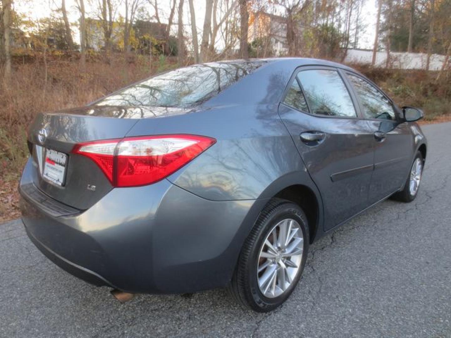 2014 Gray /Gray Toyota Corolla LE PLUS (2T1BURHE8EC) with an 1.8L L4 DOHC 16V engine, 4-Speed Automatic transmission, located at 270 US Route 6, Mahopac, NY, 10541, (845) 621-0895, 41.349022, -73.755280 - Photo#3