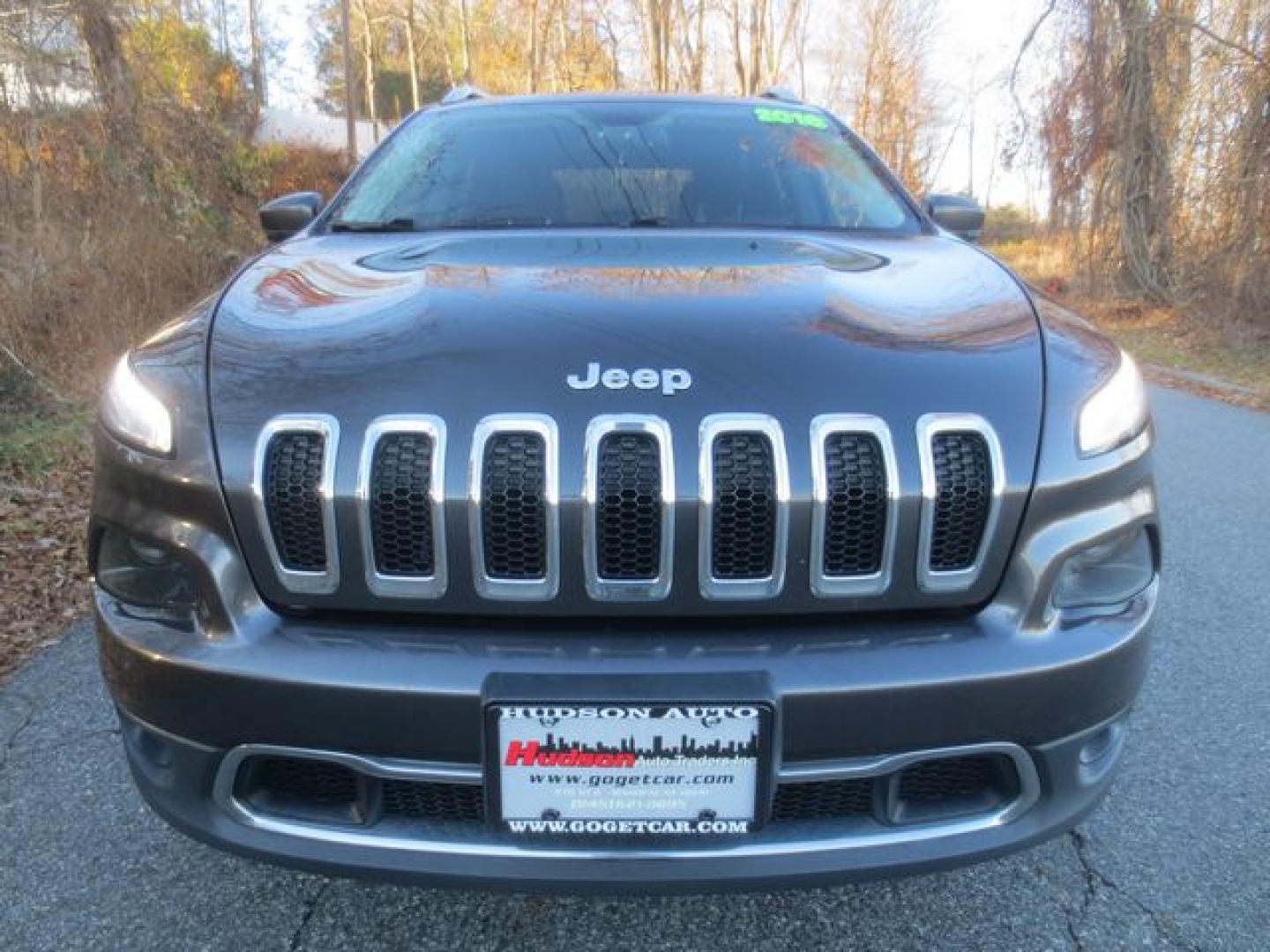 2016 Gray /Black Jeep Cherokee Limited (1C4PJMDB6GW) with an 2.4L L4 DOHC 16V engine, Automatic transmission, located at 270 US Route 6, Mahopac, NY, 10541, (845) 621-0895, 41.349022, -73.755280 - Photo#2