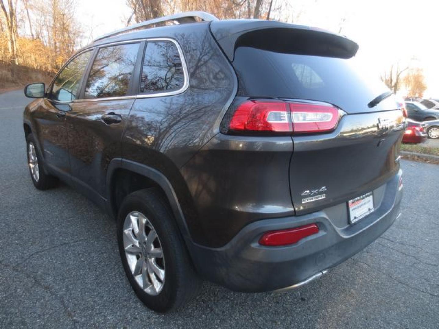 2016 Gray /Black Jeep Cherokee Limited (1C4PJMDB6GW) with an 2.4L L4 DOHC 16V engine, Automatic transmission, located at 270 US Route 6, Mahopac, NY, 10541, (845) 621-0895, 41.349022, -73.755280 - Photo#4