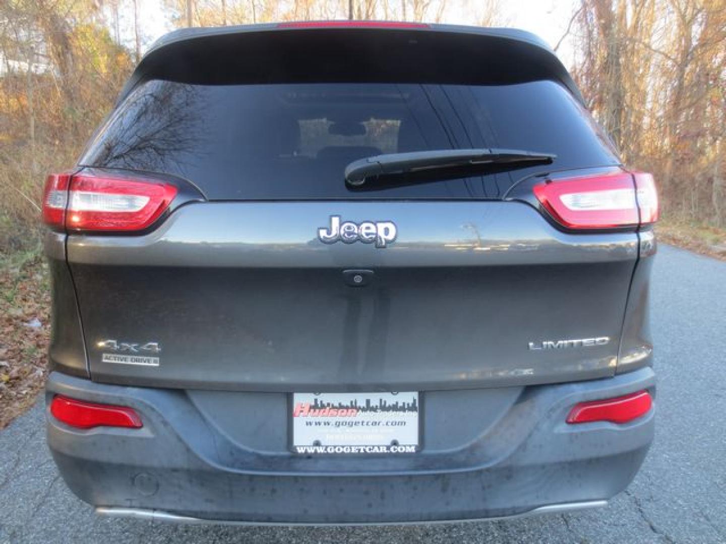 2016 Gray /Black Jeep Cherokee Limited (1C4PJMDB6GW) with an 2.4L L4 DOHC 16V engine, Automatic transmission, located at 270 US Route 6, Mahopac, NY, 10541, (845) 621-0895, 41.349022, -73.755280 - Photo#5