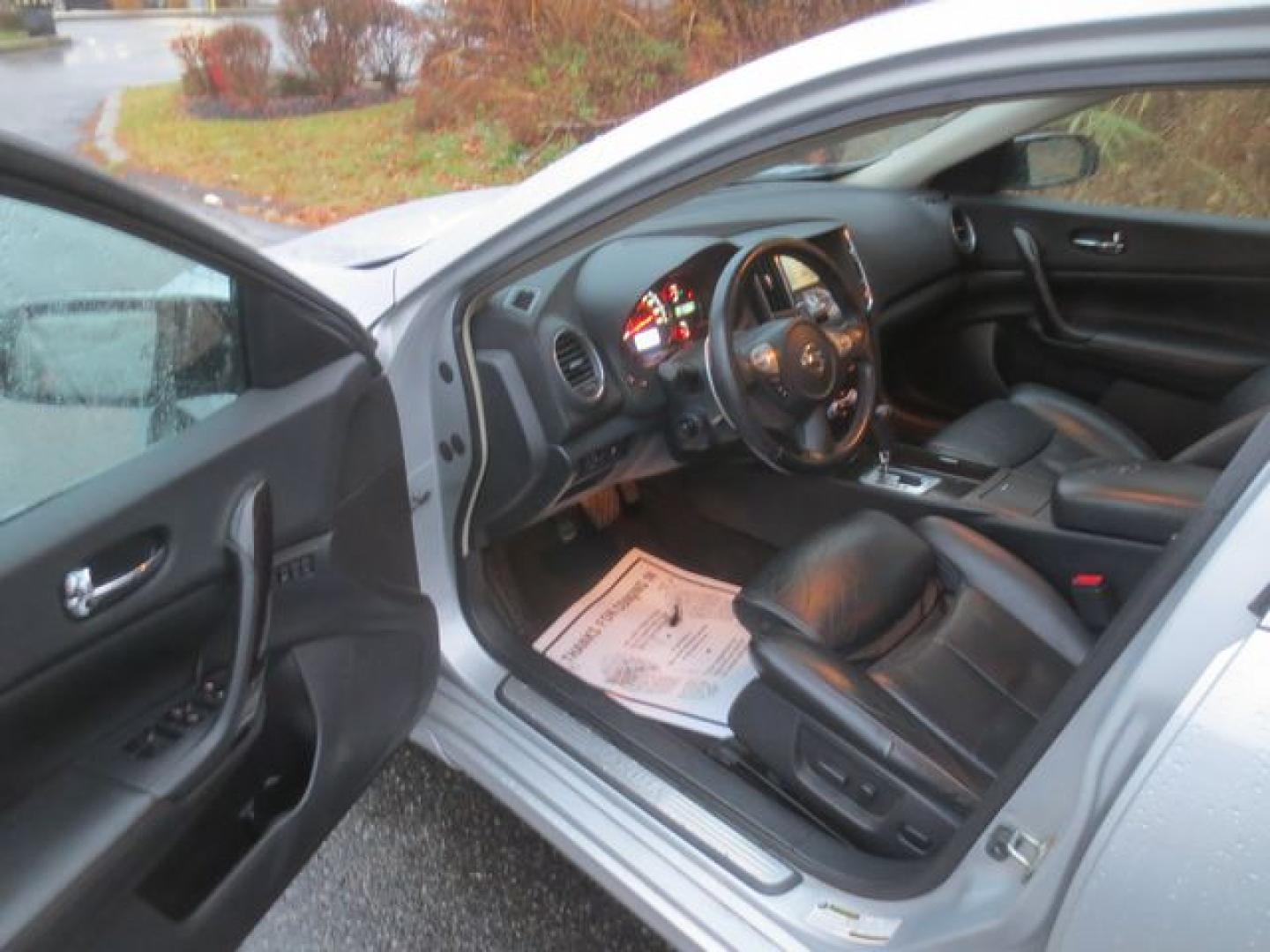 2014 Silver /Black Nissan Maxima SV PREMIUM (1N4AA5AP8EC) with an 3.5L V6 DOHC 24V engine, Automatic transmission, located at 270 US Route 6, Mahopac, NY, 10541, (845) 621-0895, 41.349022, -73.755280 - Photo#2