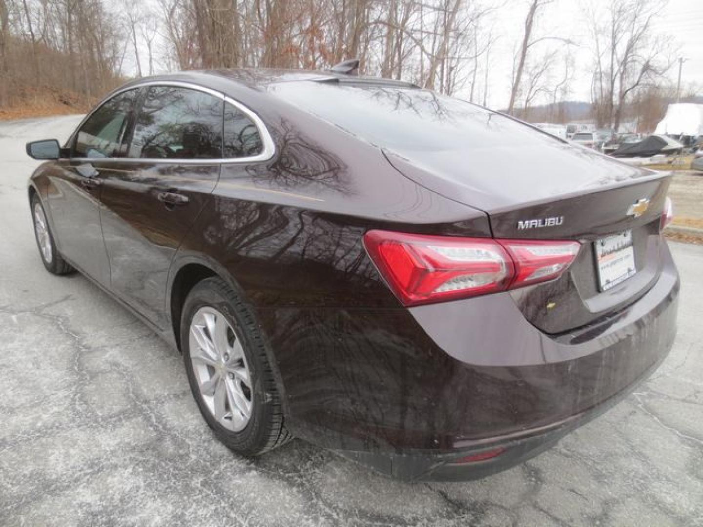 2020 Burgandy /Black Chevrolet Malibu LT (1G1ZD5ST0LF) with an 1.5L L4 DOHC 16V engine, 6A transmission, located at 270 US Route 6, Mahopac, NY, 10541, (845) 621-0895, 41.349022, -73.755280 - Photo#4