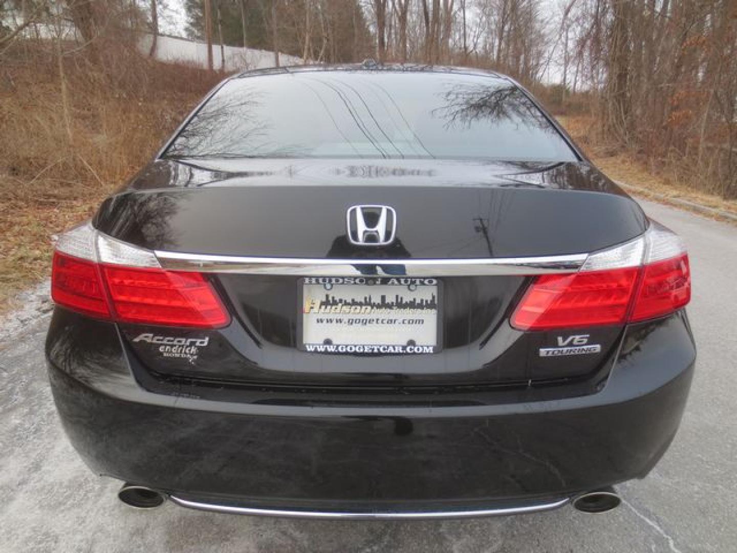 2015 Black /Black Honda Accord Touring (1HGCR3F98FA) with an 3.5L V6 SOHC 24V engine, 6-Speed Automatic transmission, located at 270 US Route 6, Mahopac, NY, 10541, (845) 621-0895, 41.349022, -73.755280 - Photo#5